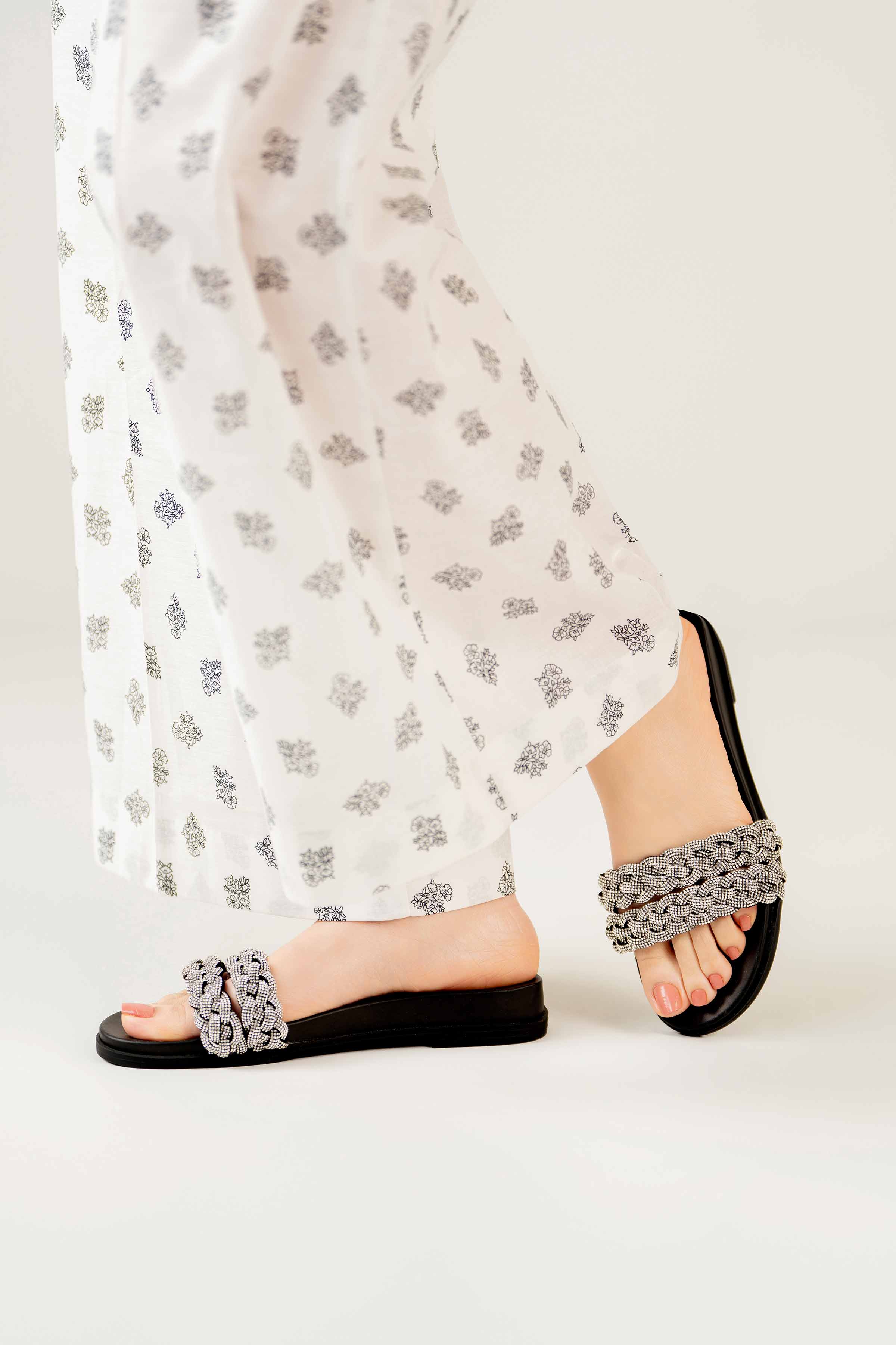 Black Chappal-440552903 for Women - Fashion Collection | Nishat | Shop Online