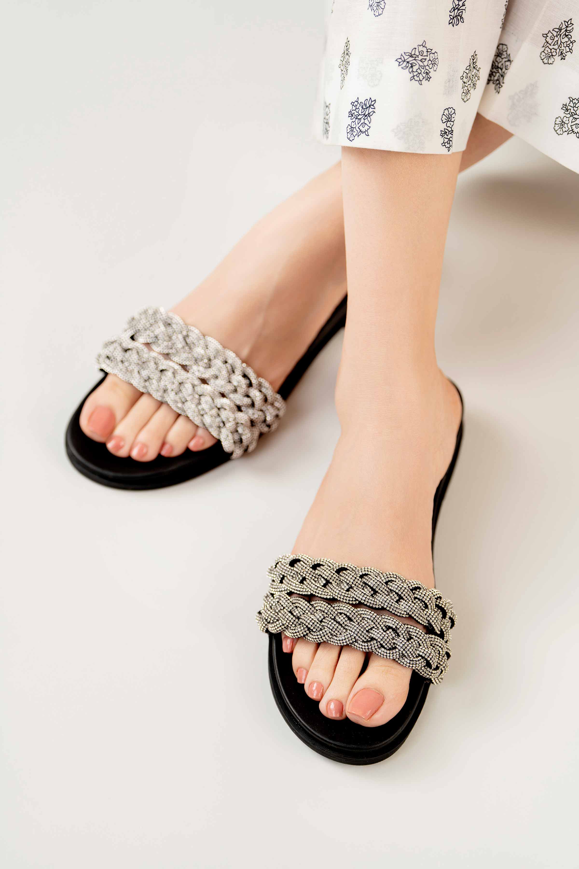 Black Chappal-440552903 for Women - Fashion Collection | Nishat | Shop Online