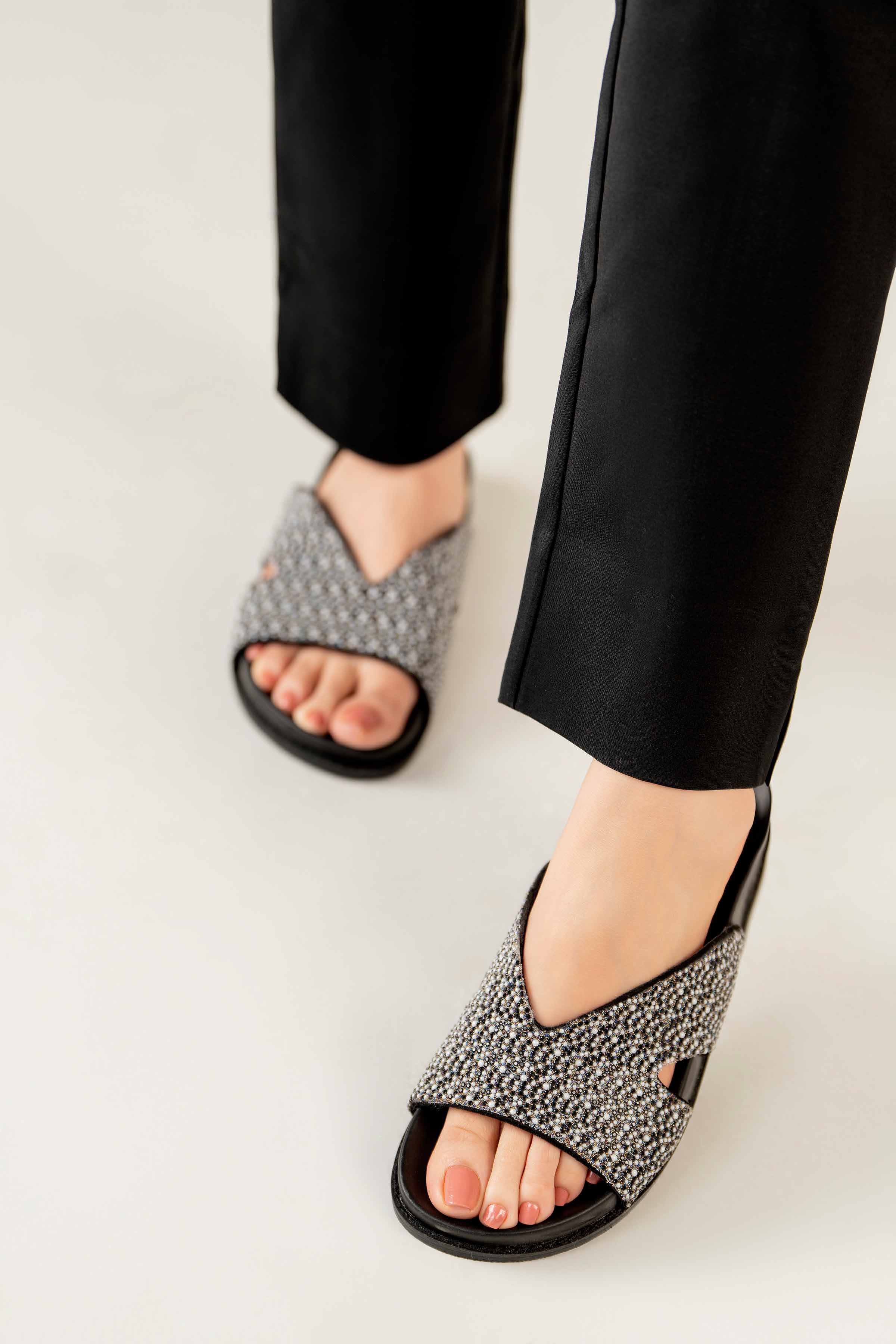 Black Chappal-440562903 for Women - Fashion Collection | Nishat | Shop Online