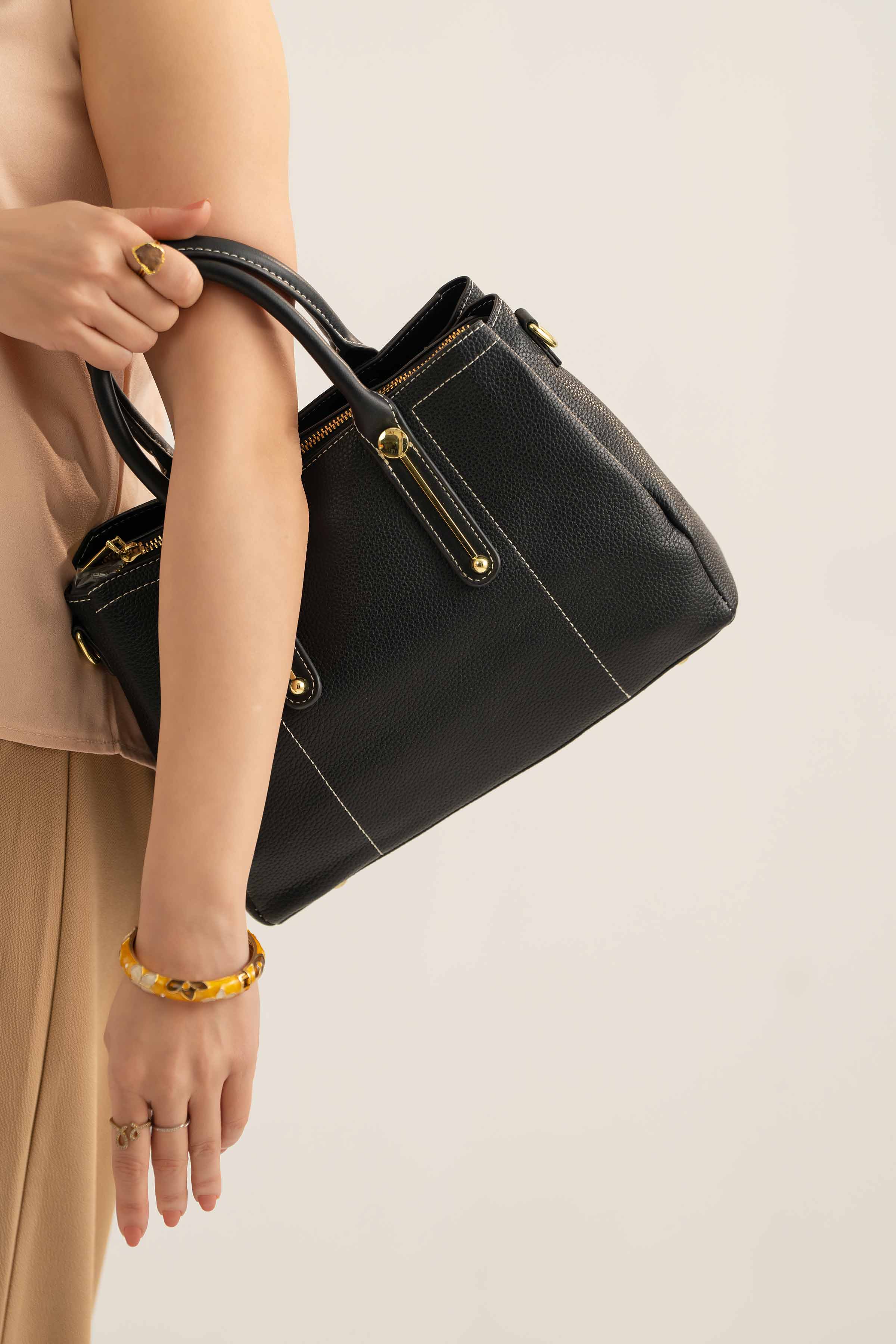 Black Shoulder Bag-440932103 for Women - Fashion Collection | Nishat | Shop Online