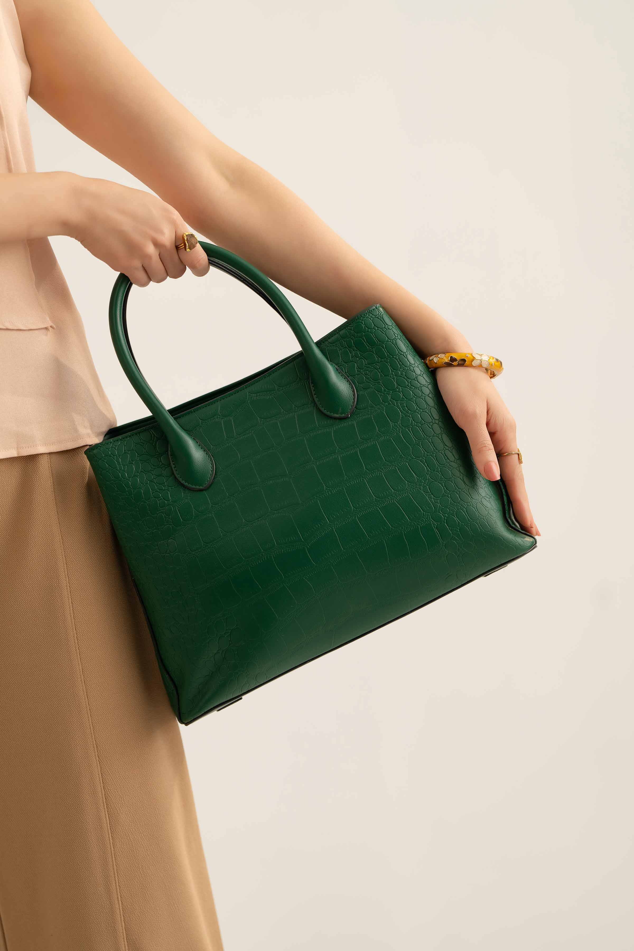 Green Shoulder Bag-440942104 for Women - Fashion Collection | Nishat | Shop Online