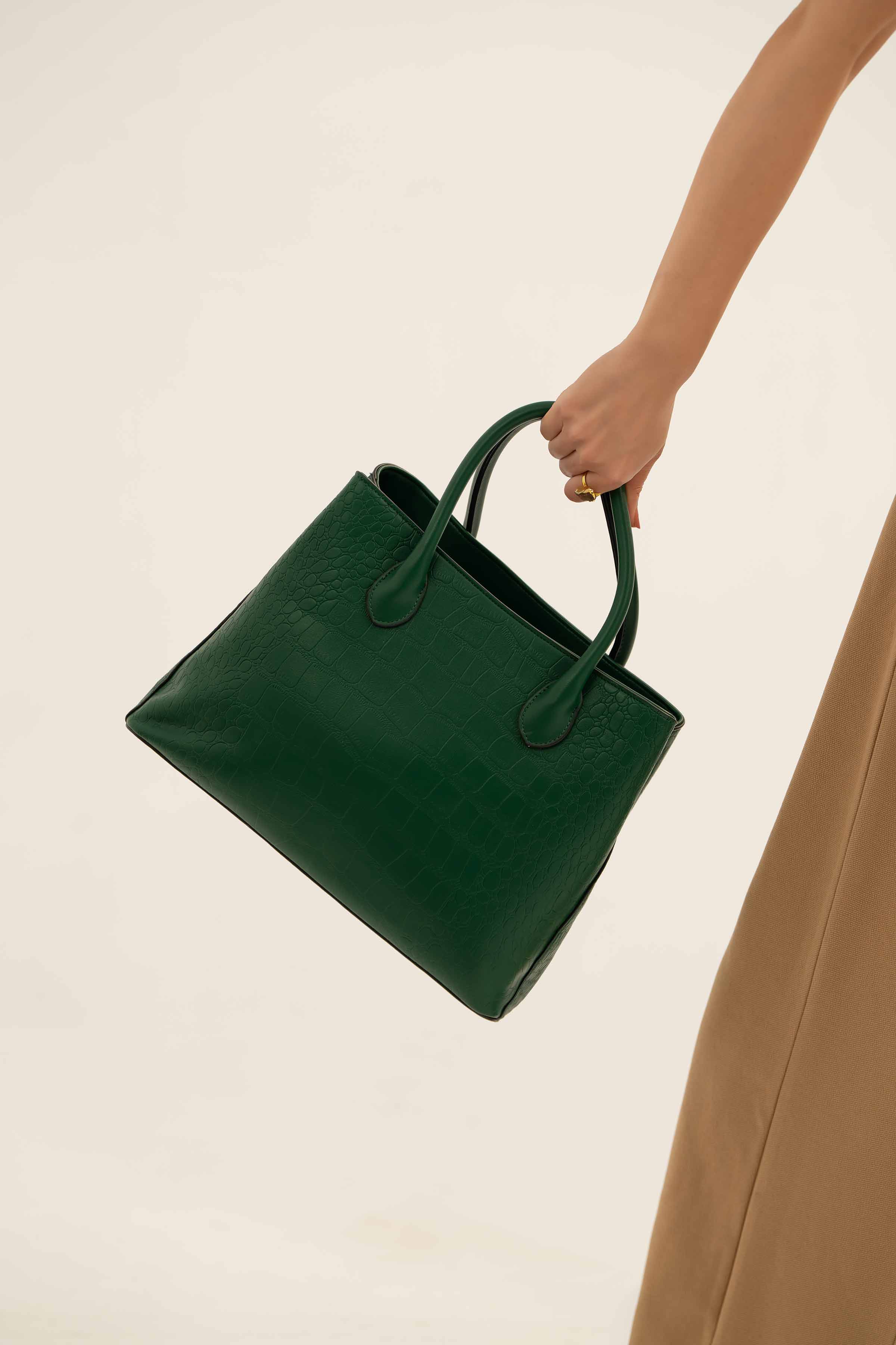 Green Shoulder Bag-440942104 for Women - Fashion Collection | Nishat | Shop Online