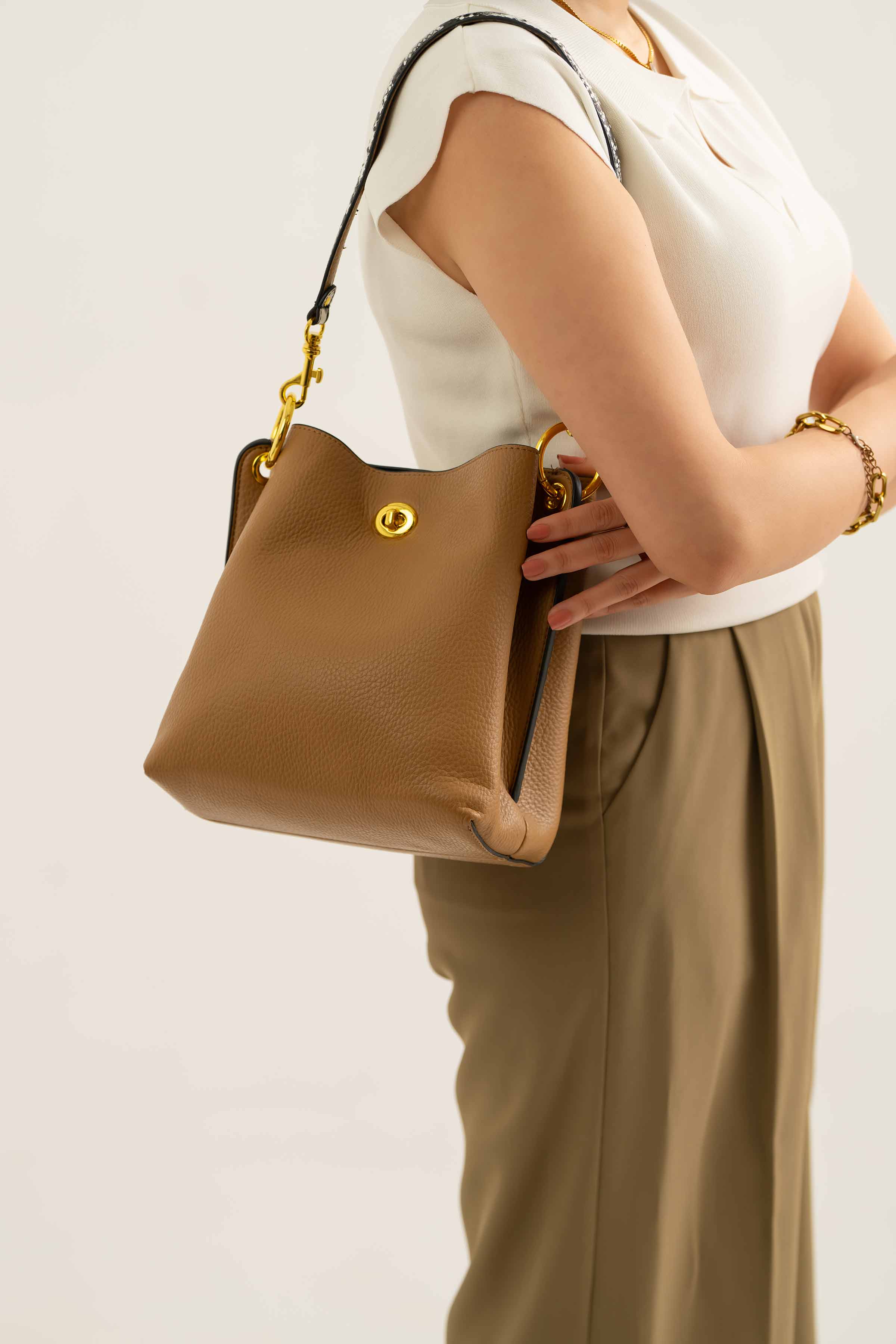 Brown Shoulder Bag-441002113 for Women - Fashion Collection | Nishat | Shop Online