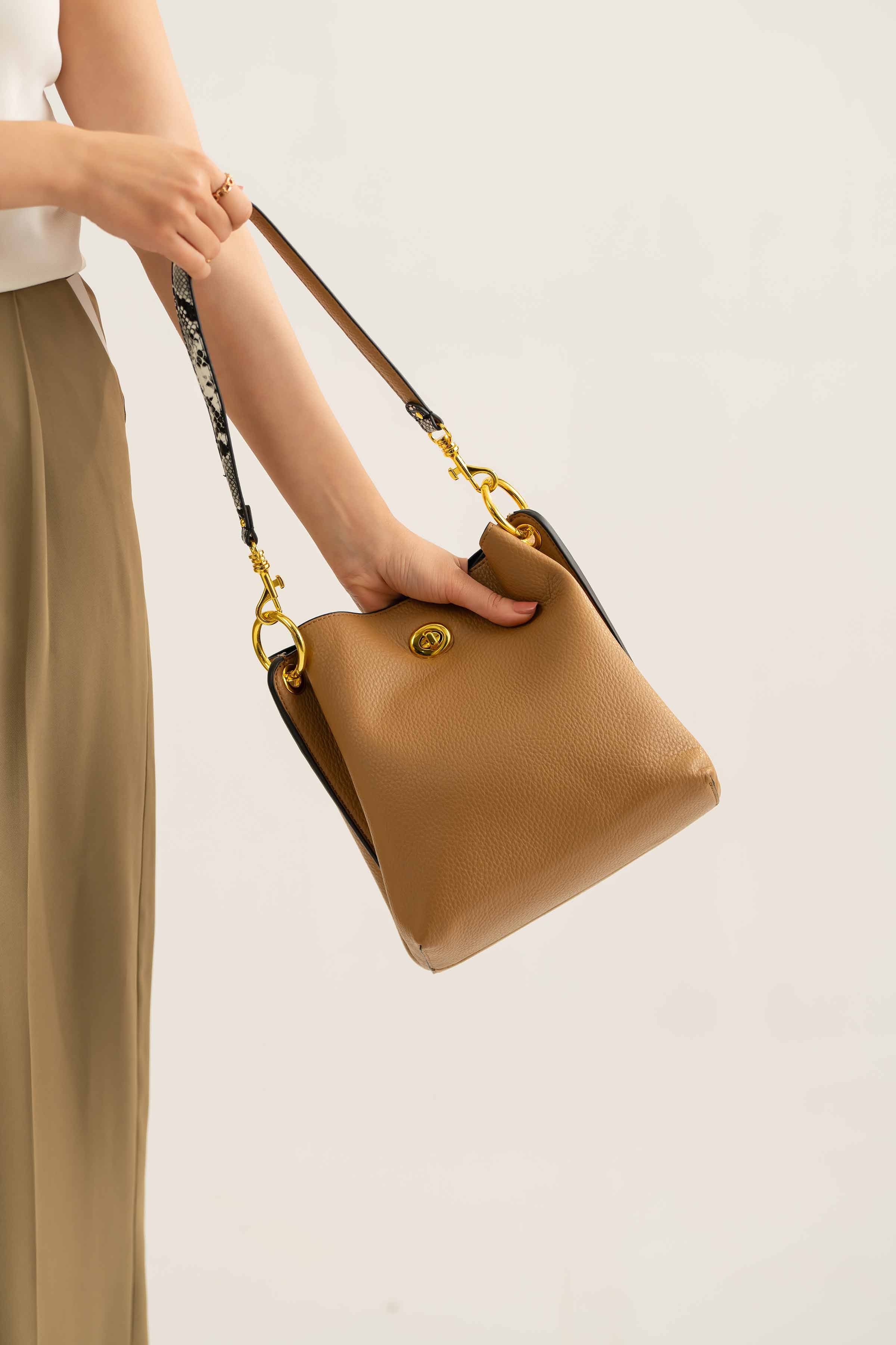Brown Shoulder Bag-441002113 for Women - Fashion Collection | Nishat | Shop Online