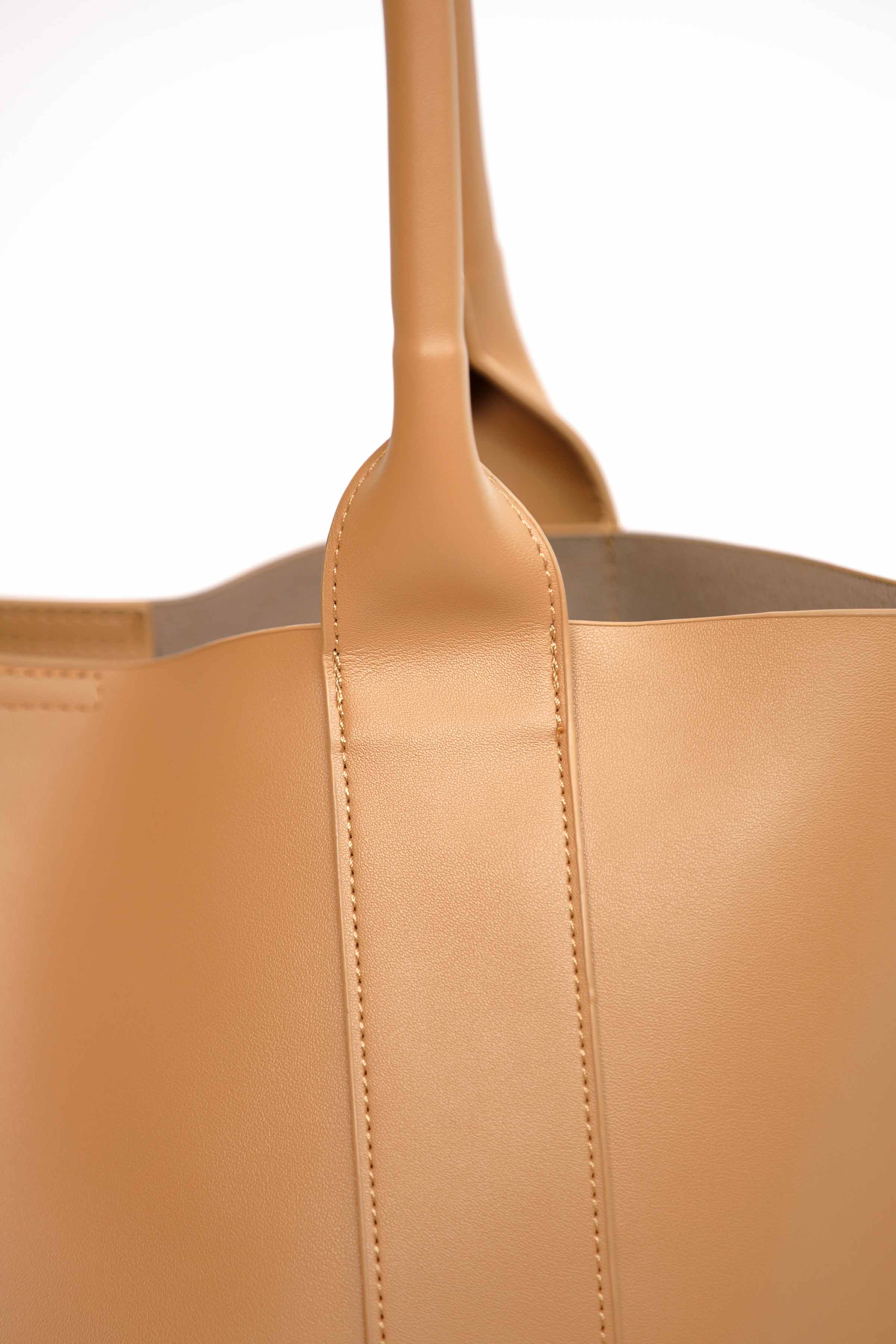 Camel Hand Bag-441212118