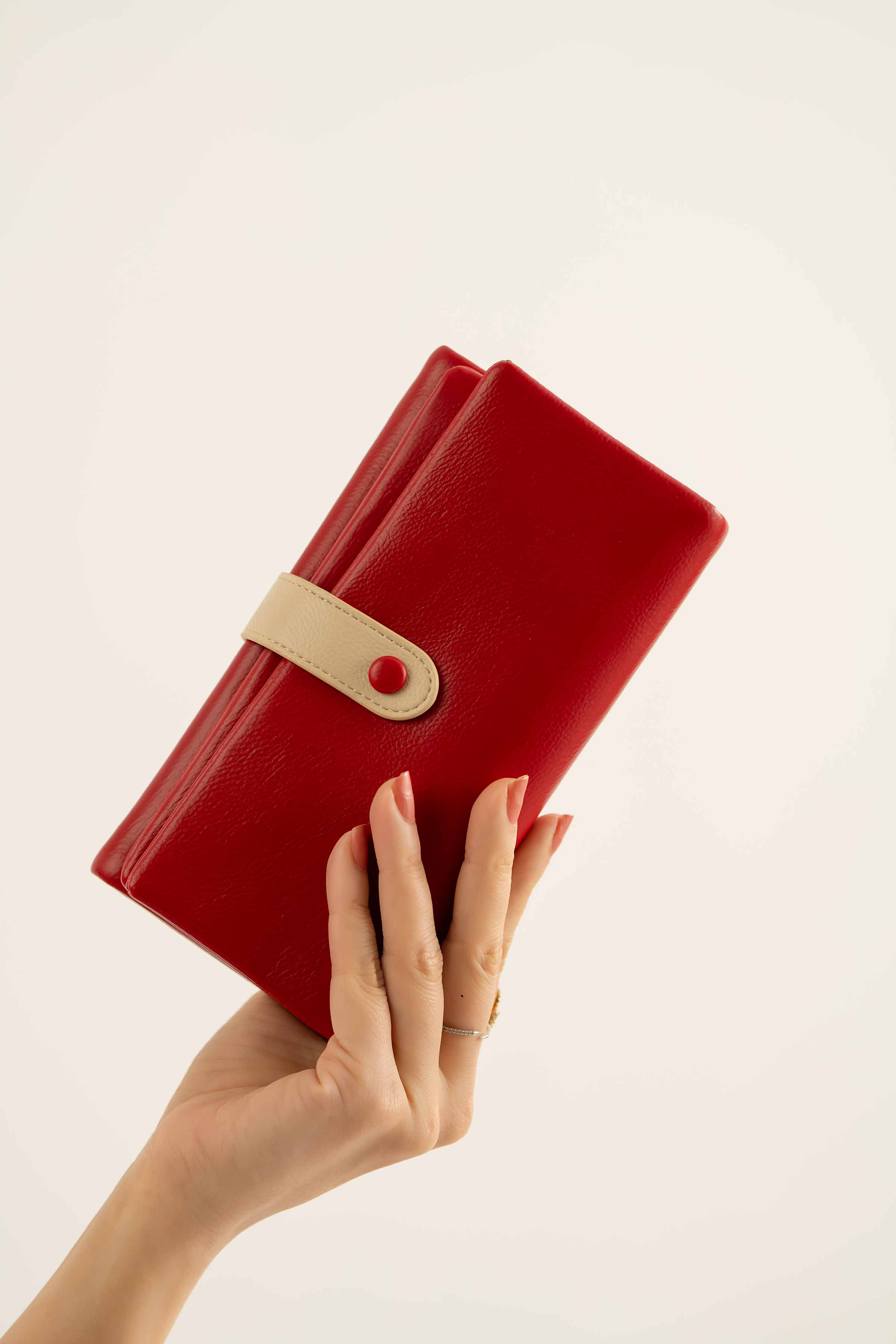 Red Wallet-441332101 for Women - Fashion Collection | Nishat | Shop Online