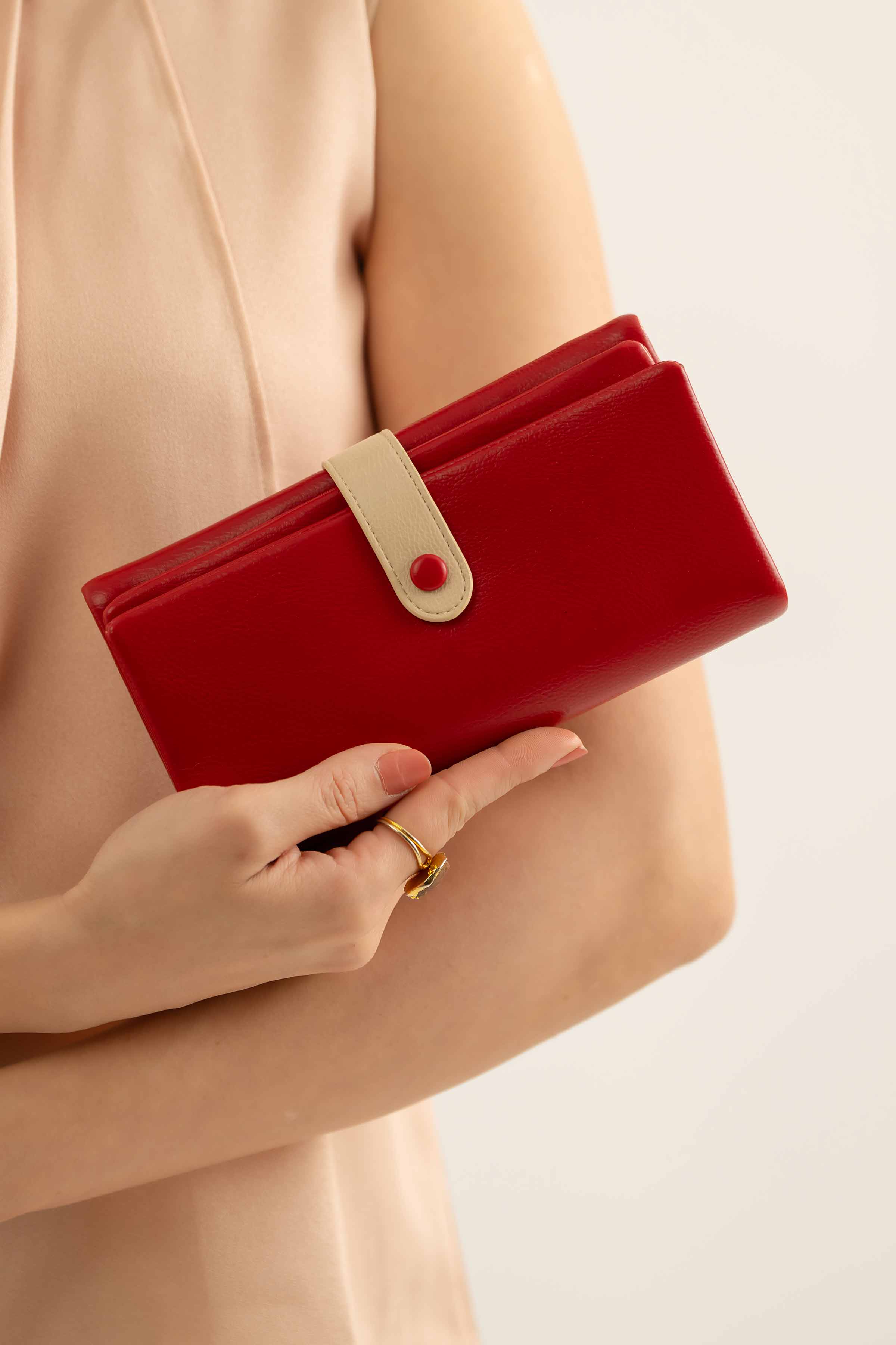 Red Wallet-441332101 for Women - Fashion Collection | Nishat | Shop Online