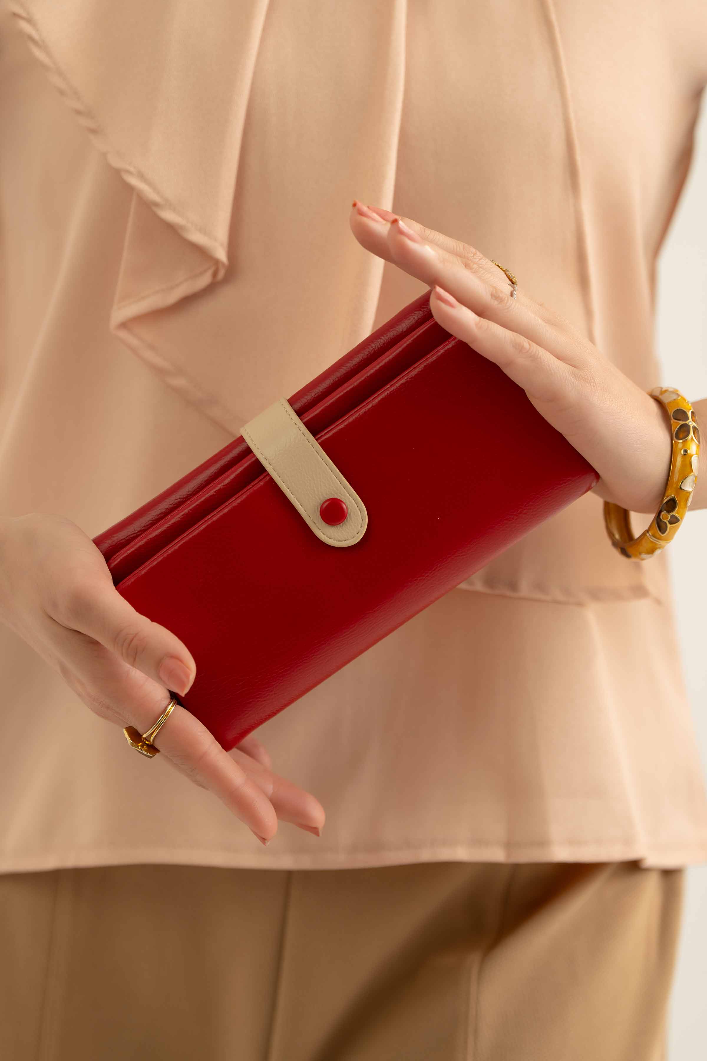 Red Wallet-441332101 for Women - Fashion Collection | Nishat | Shop Online