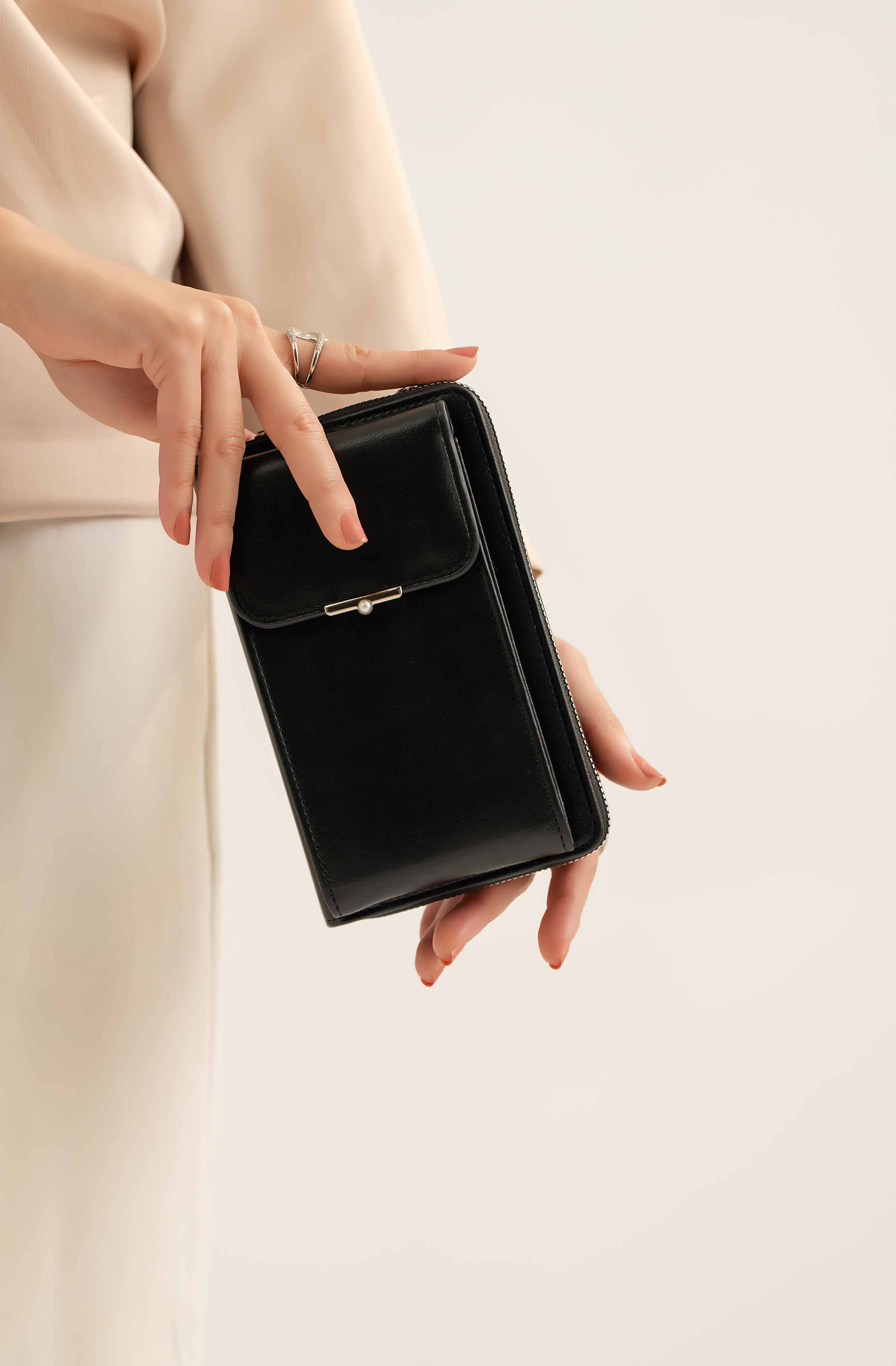 Black Phone Bag-441352103 for Women - Fashion Collection | Nishat | Shop Online