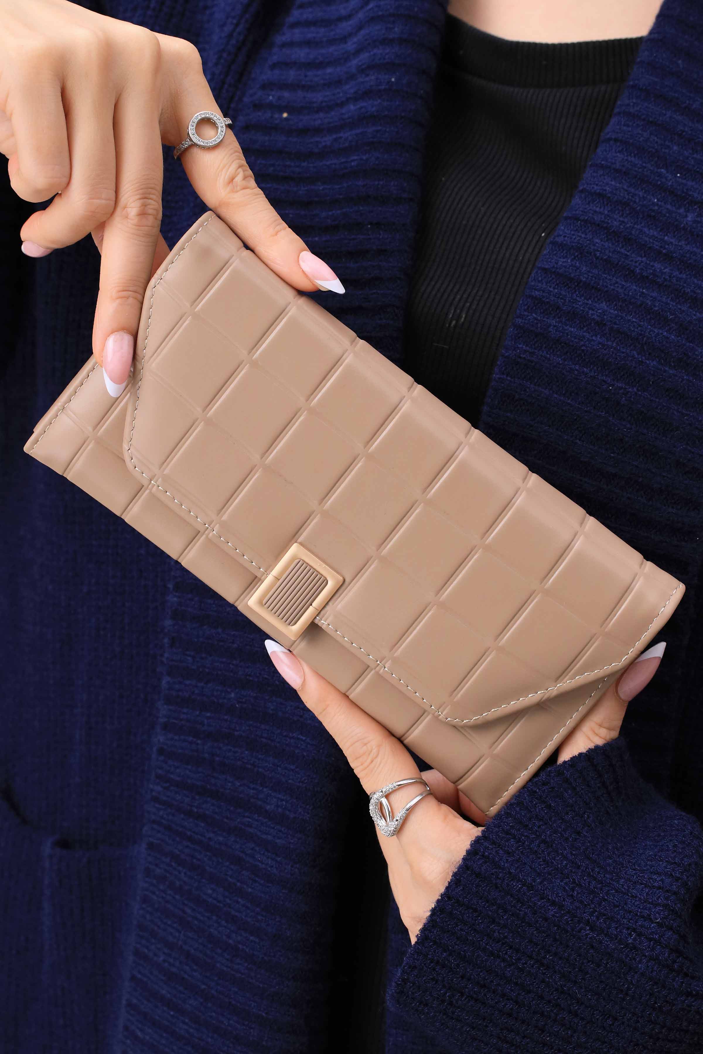 Camel Wallet-444952129