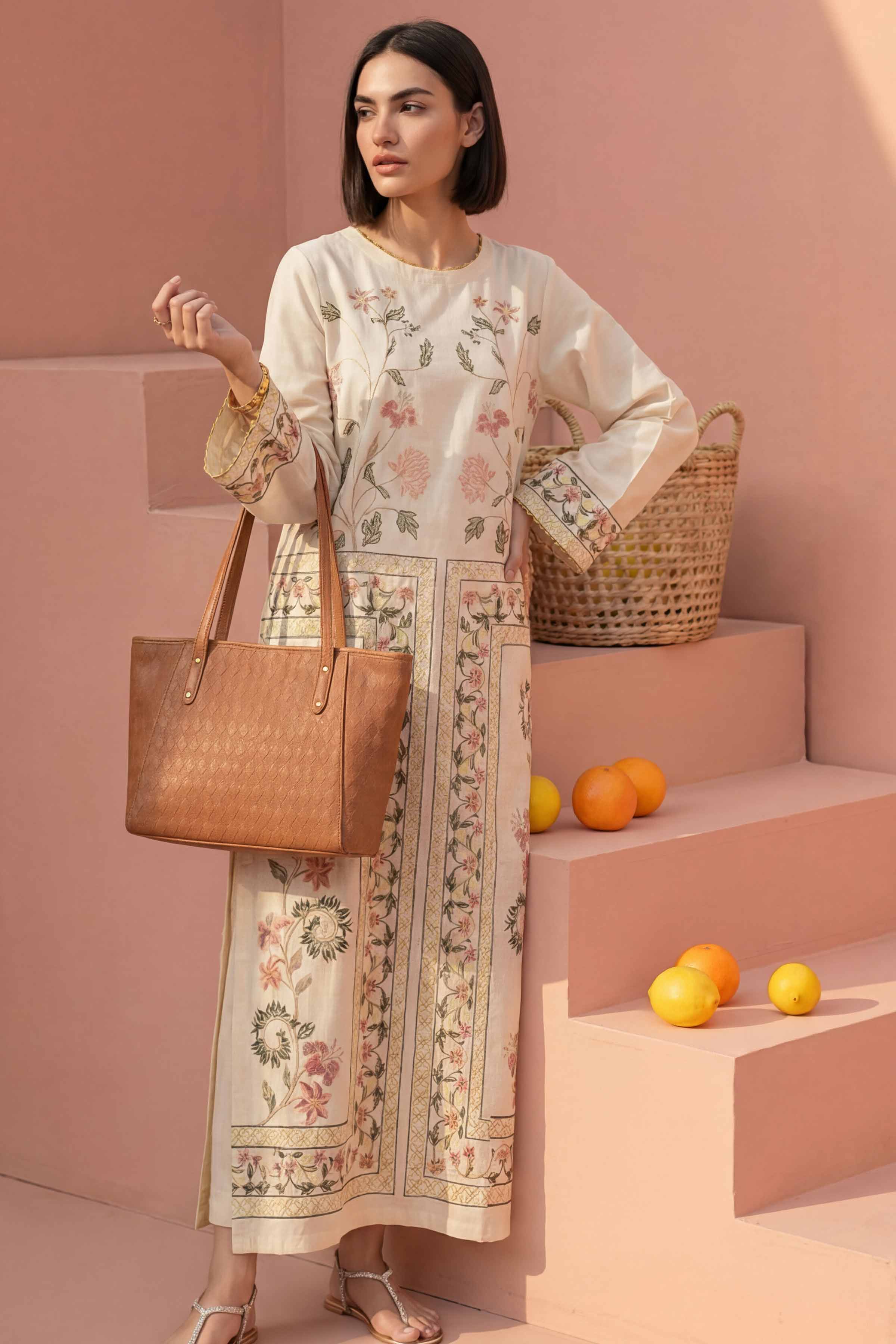 Brown Tote Bag-446842113