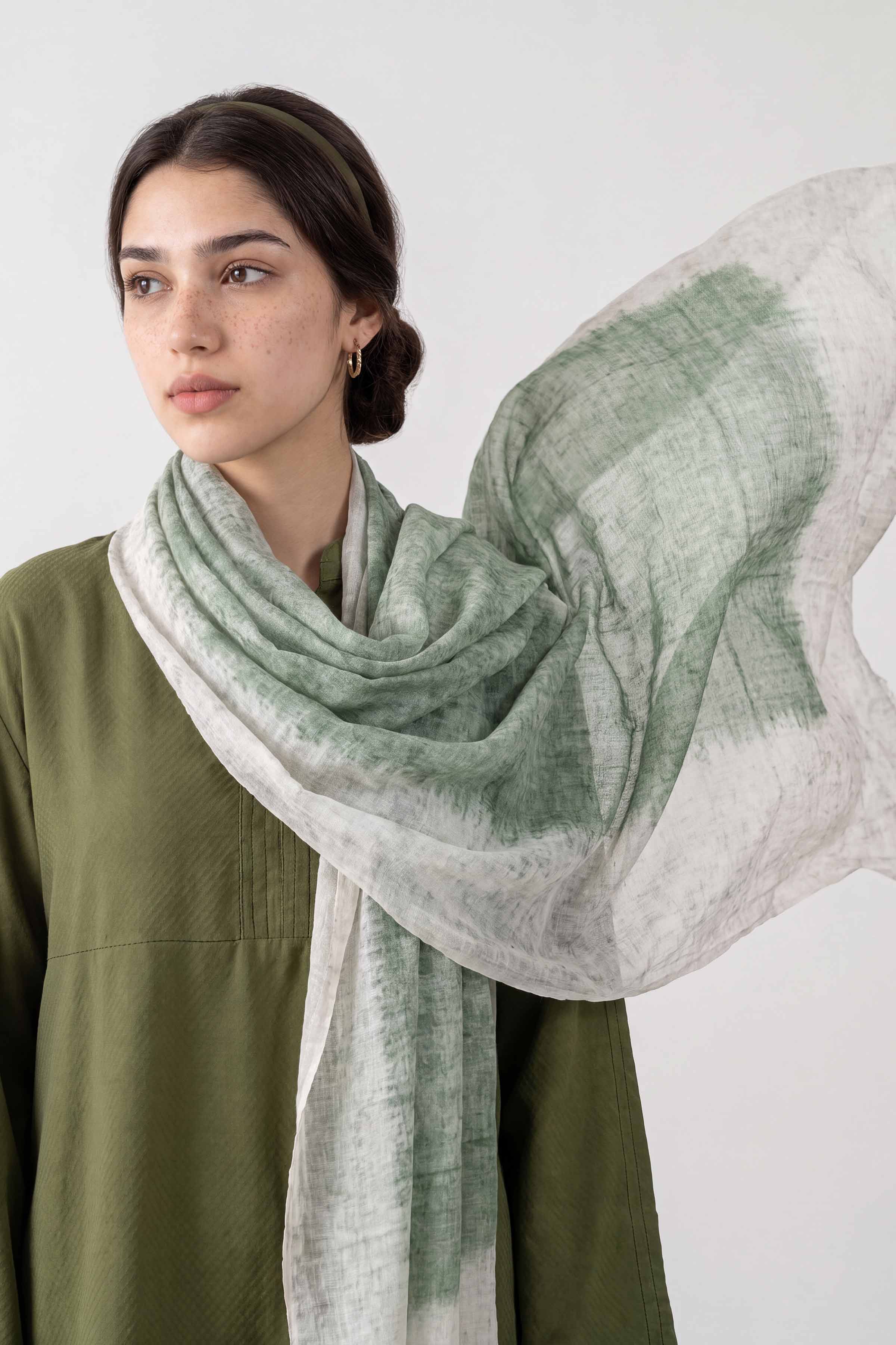 Green Women Scarf-447402104