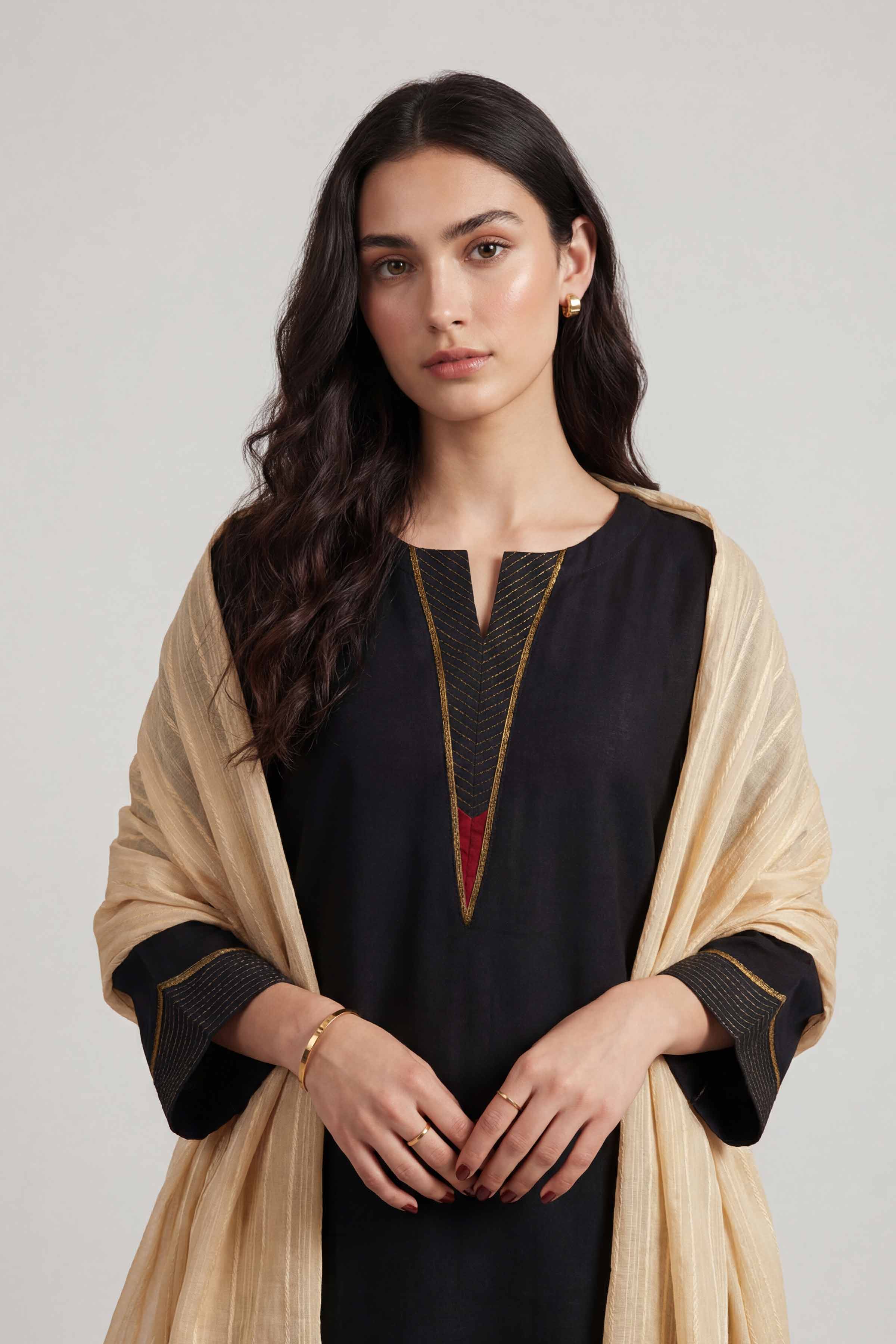 Camel Women Scarf-447902129