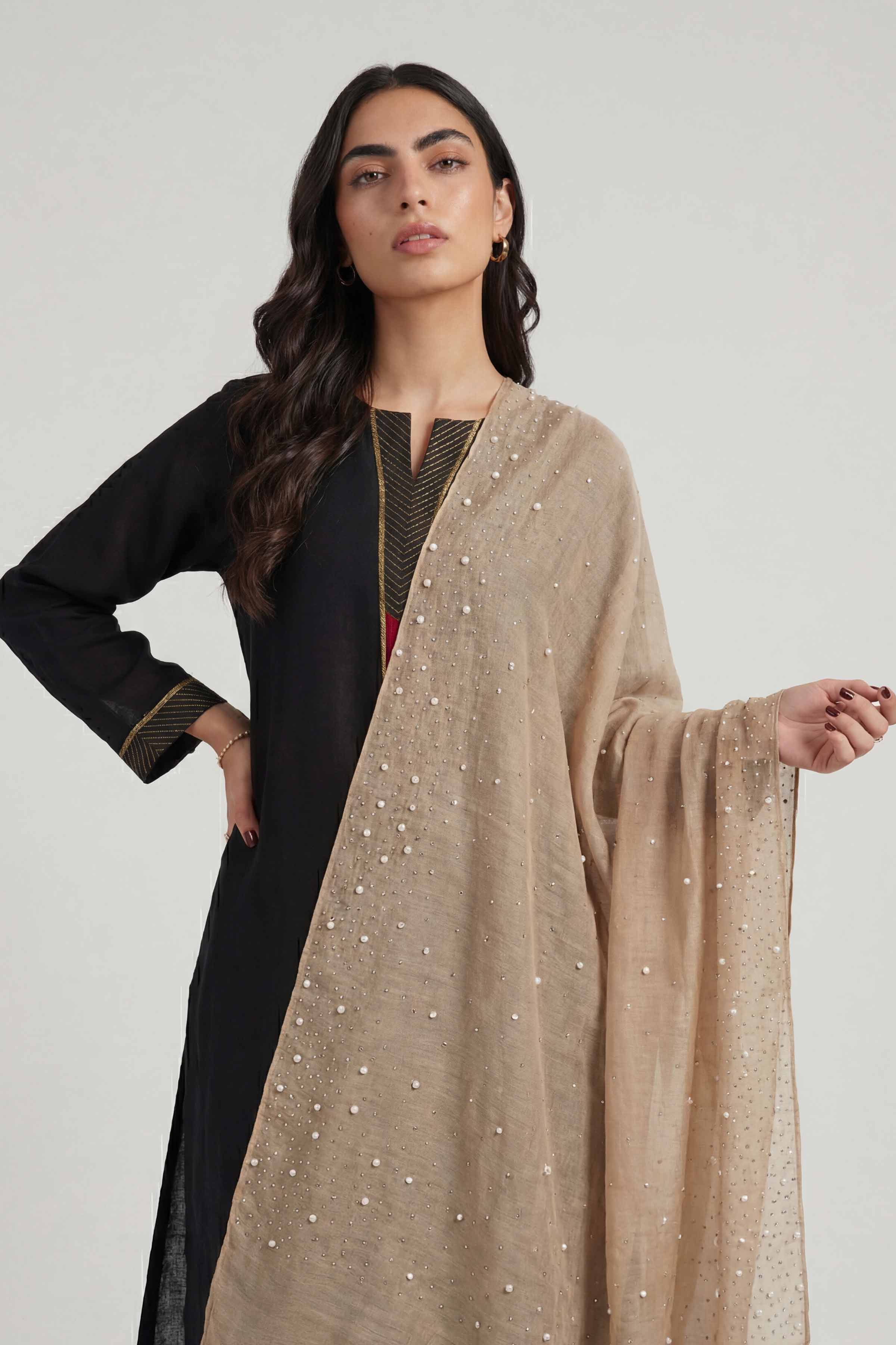 Camel Women Scarf-447932129