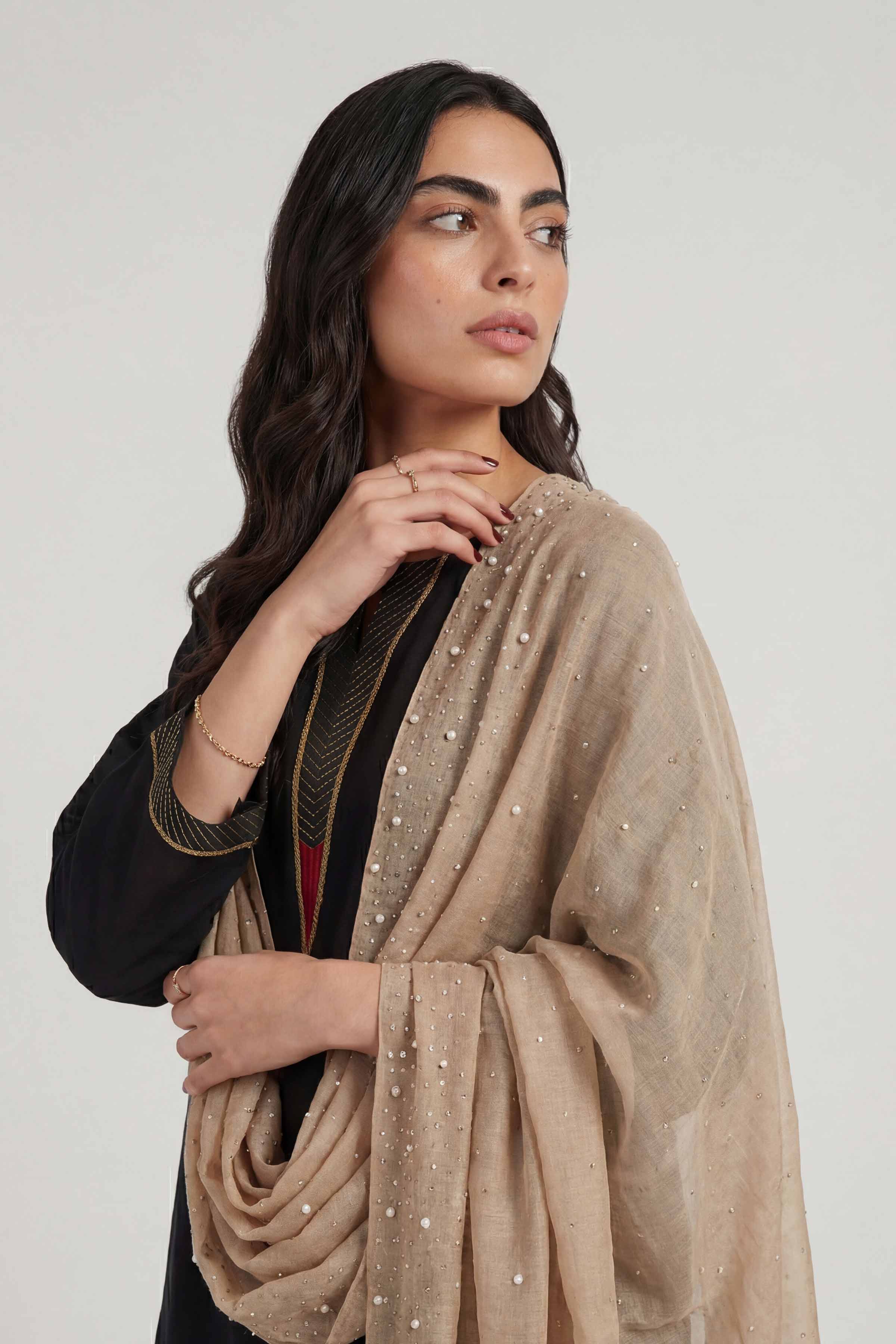 Camel Women Scarf-447932129