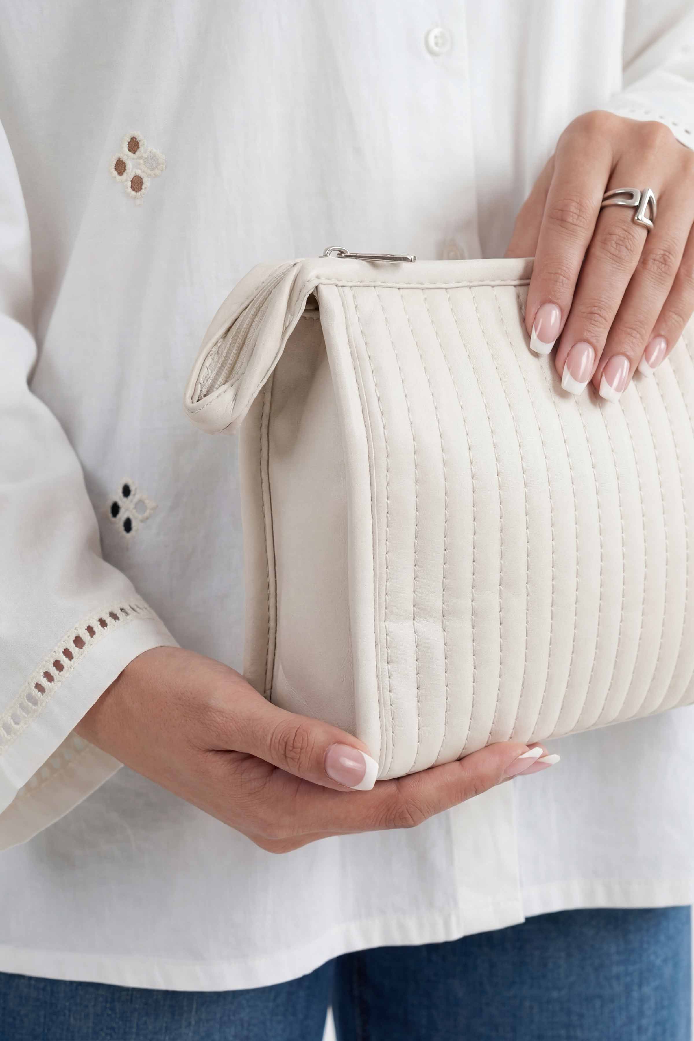 Off White Vanity Bag-448312107