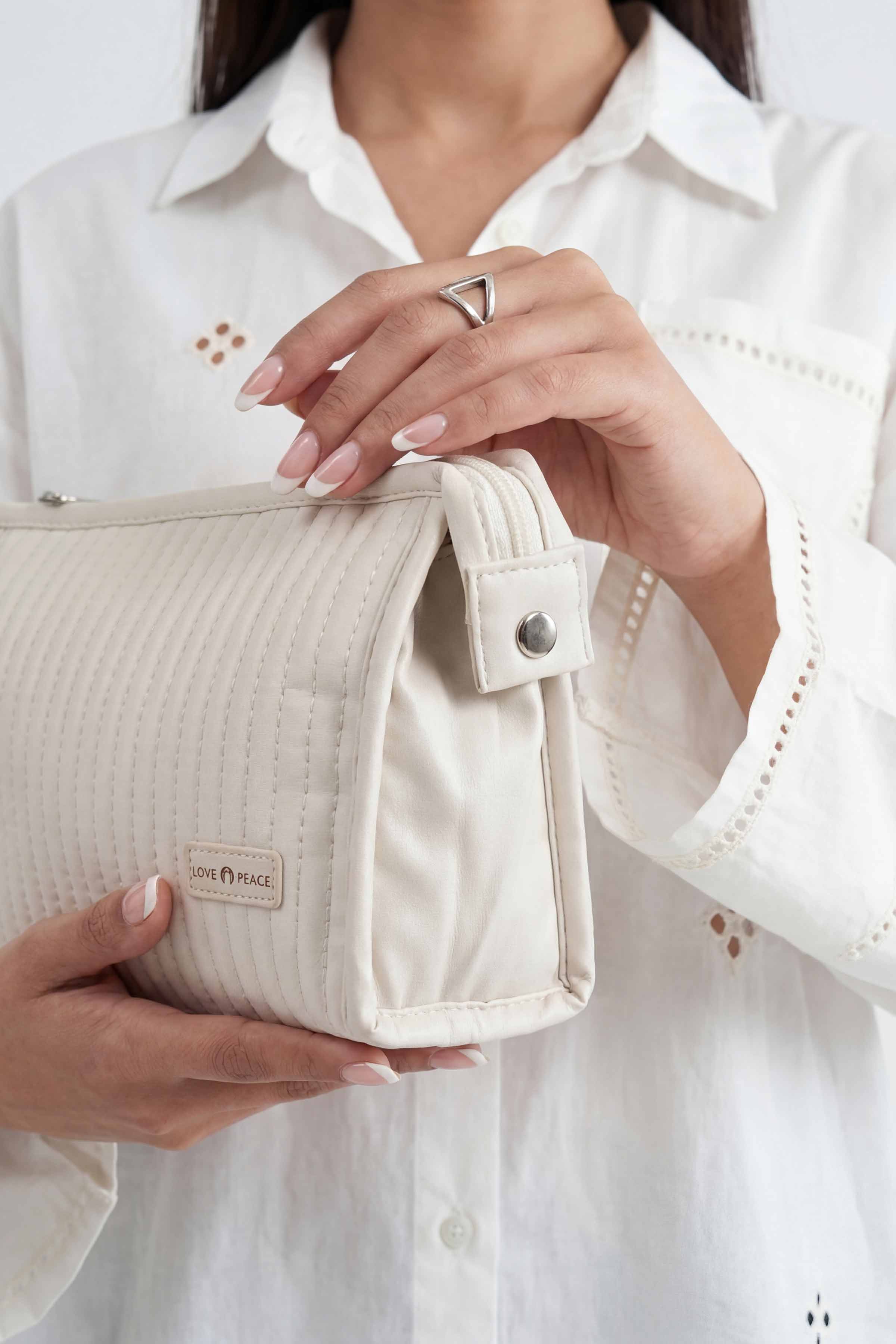 Off White Vanity Bag-448312107