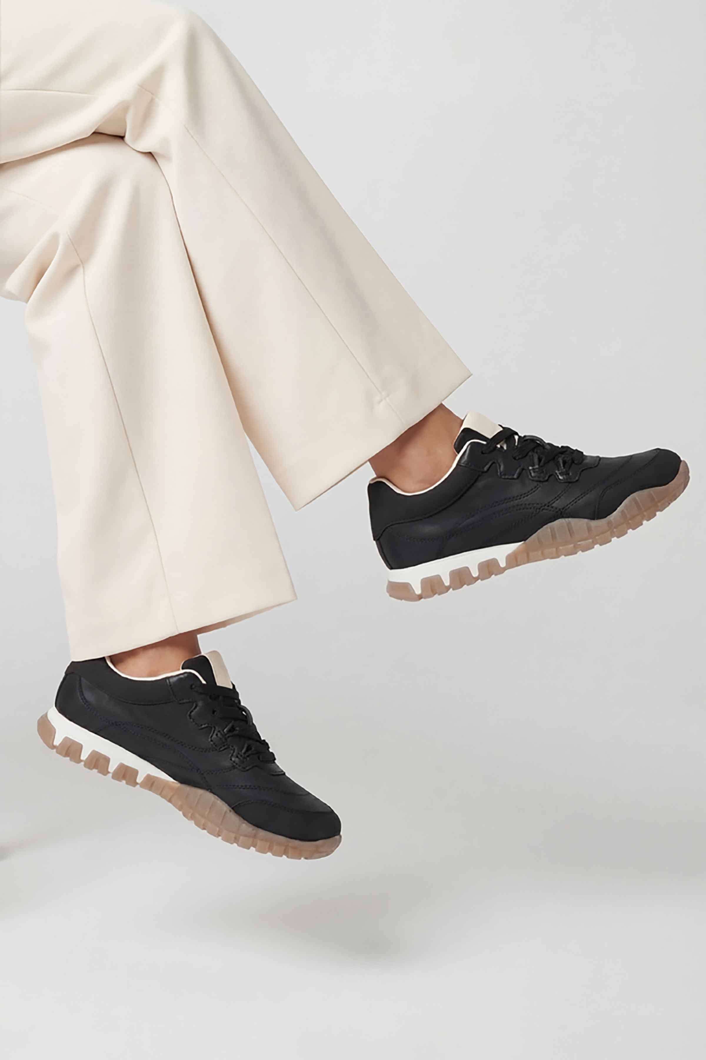 Black Canvas-449252903