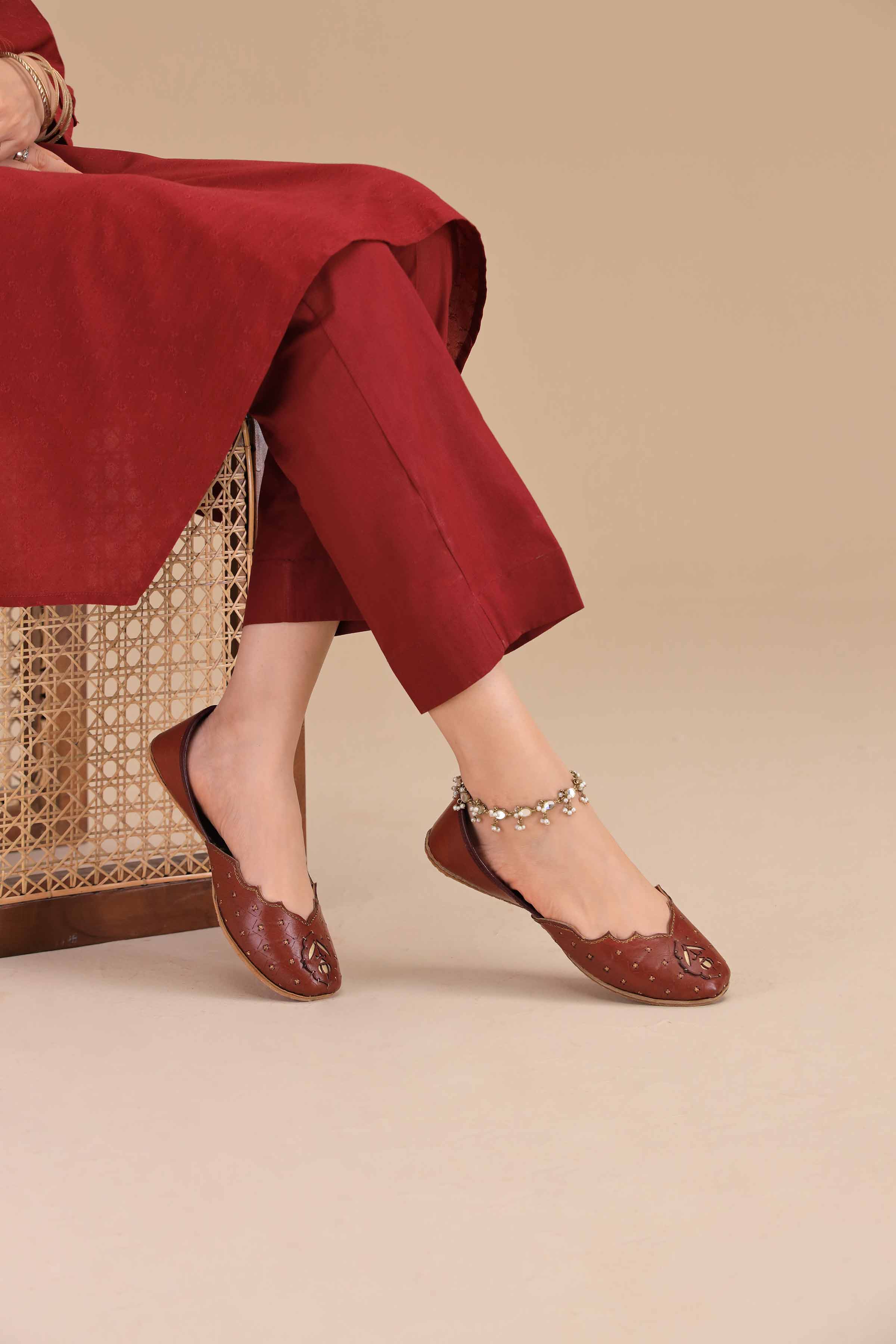 Maroon Khussa-1531233722