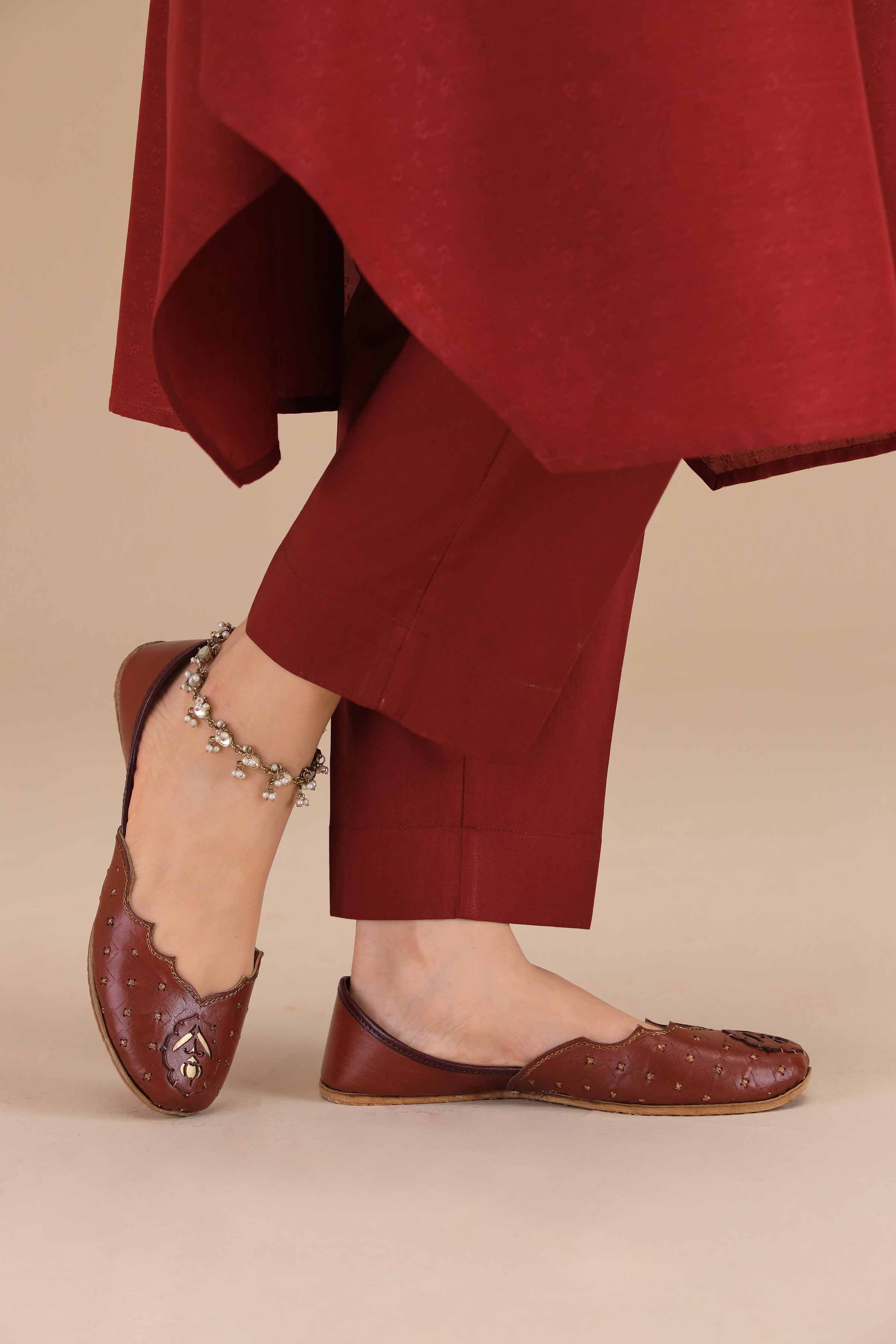 Maroon Khussa-1531233722