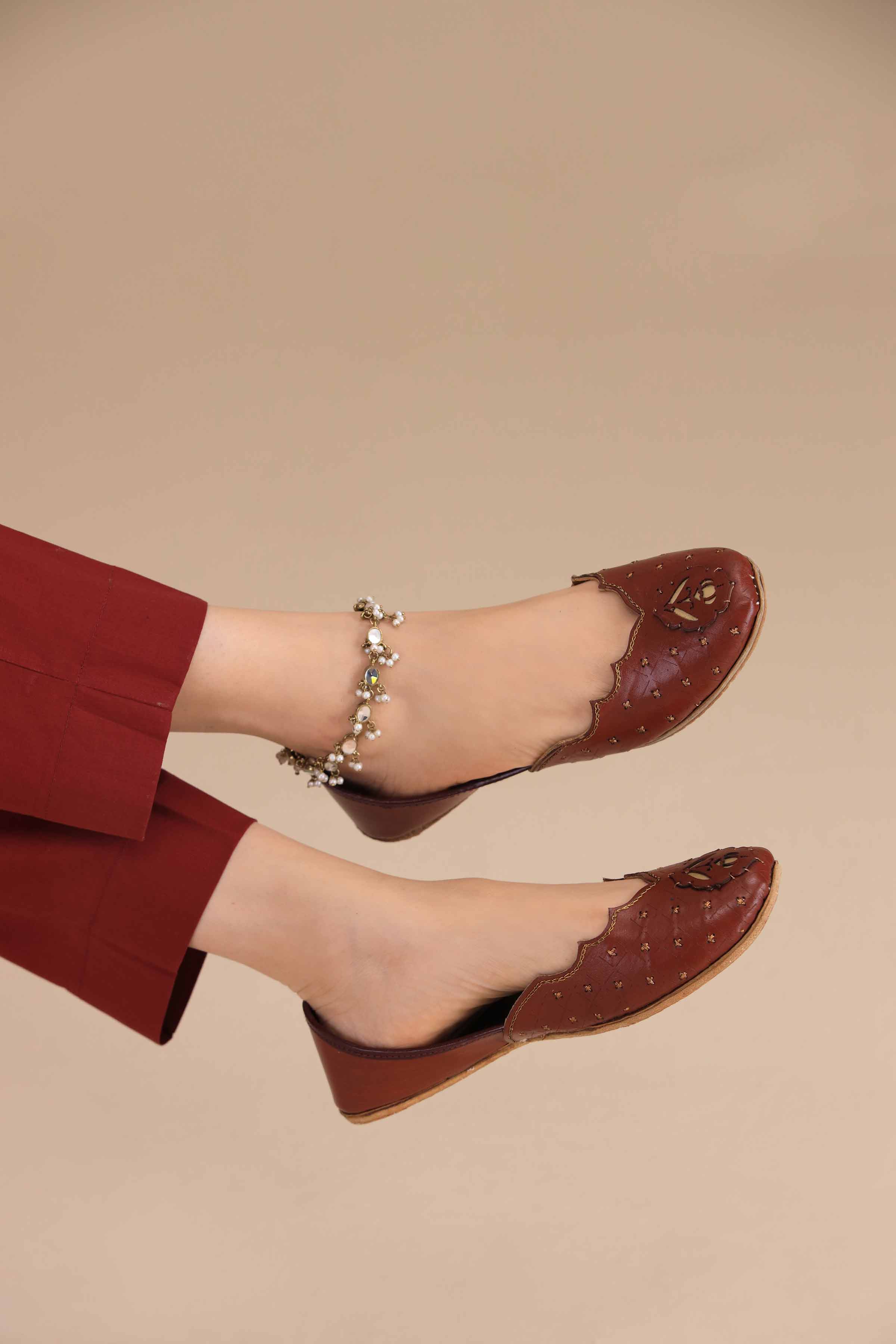 Maroon Khussa-1531233722