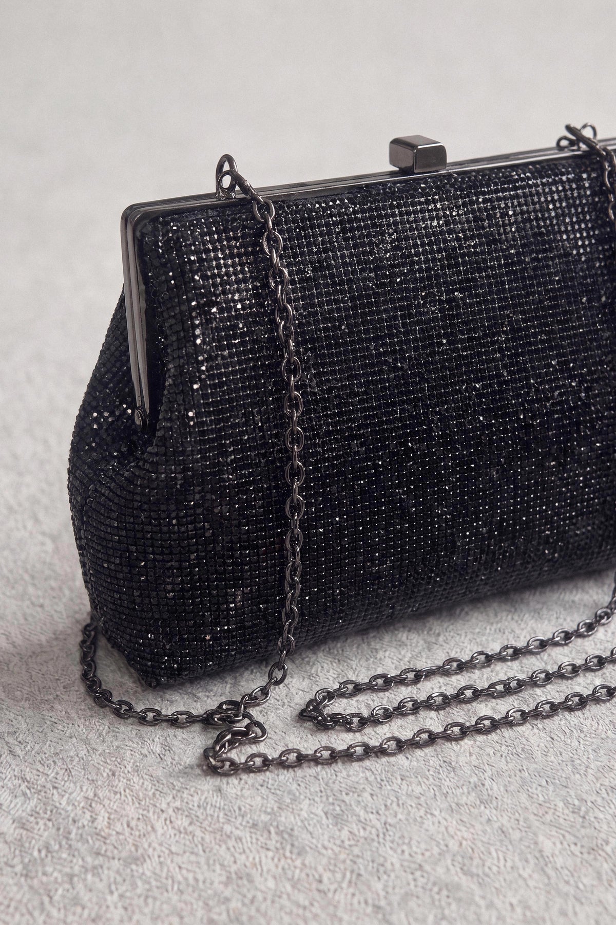 Black Clutch-1716952103