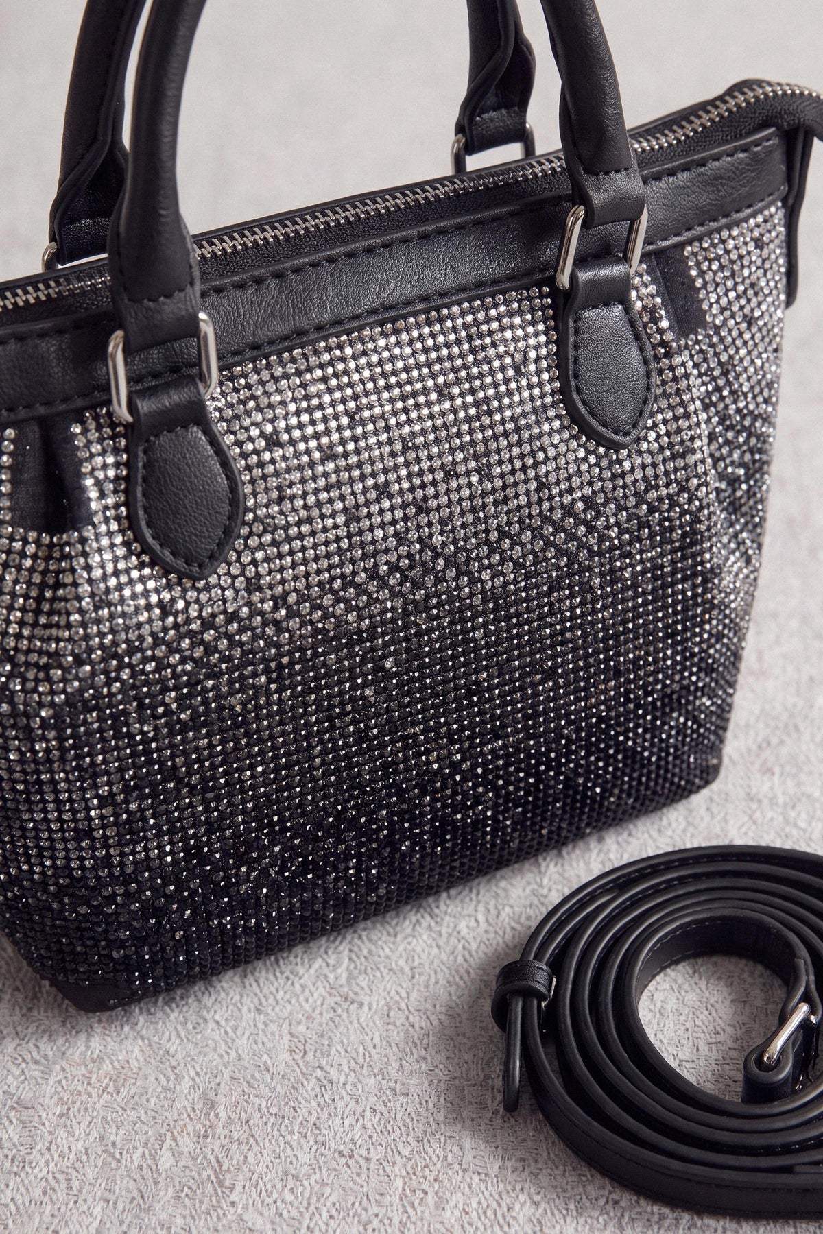Black Clutch-1716962103