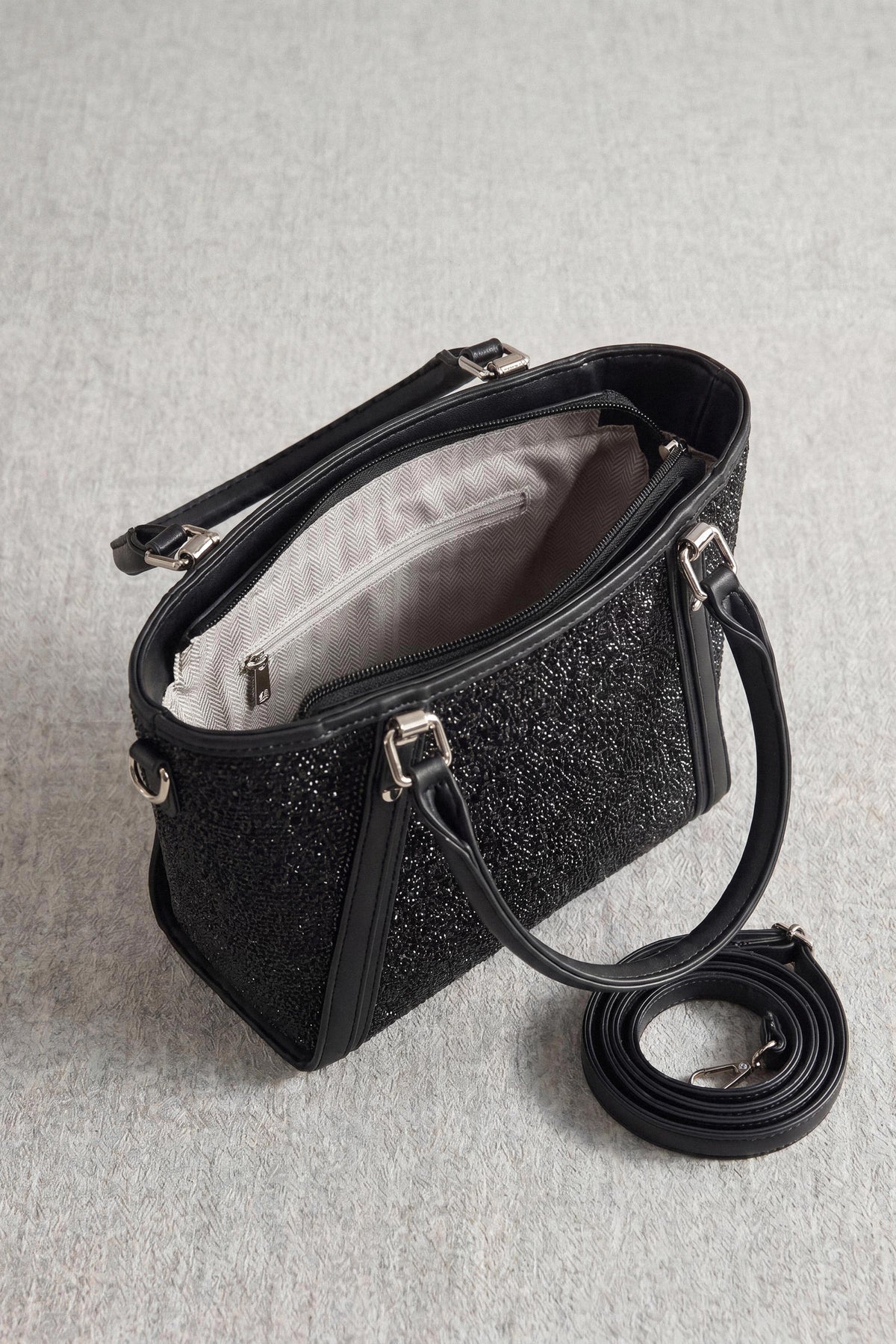 Black Clutch-1716972103