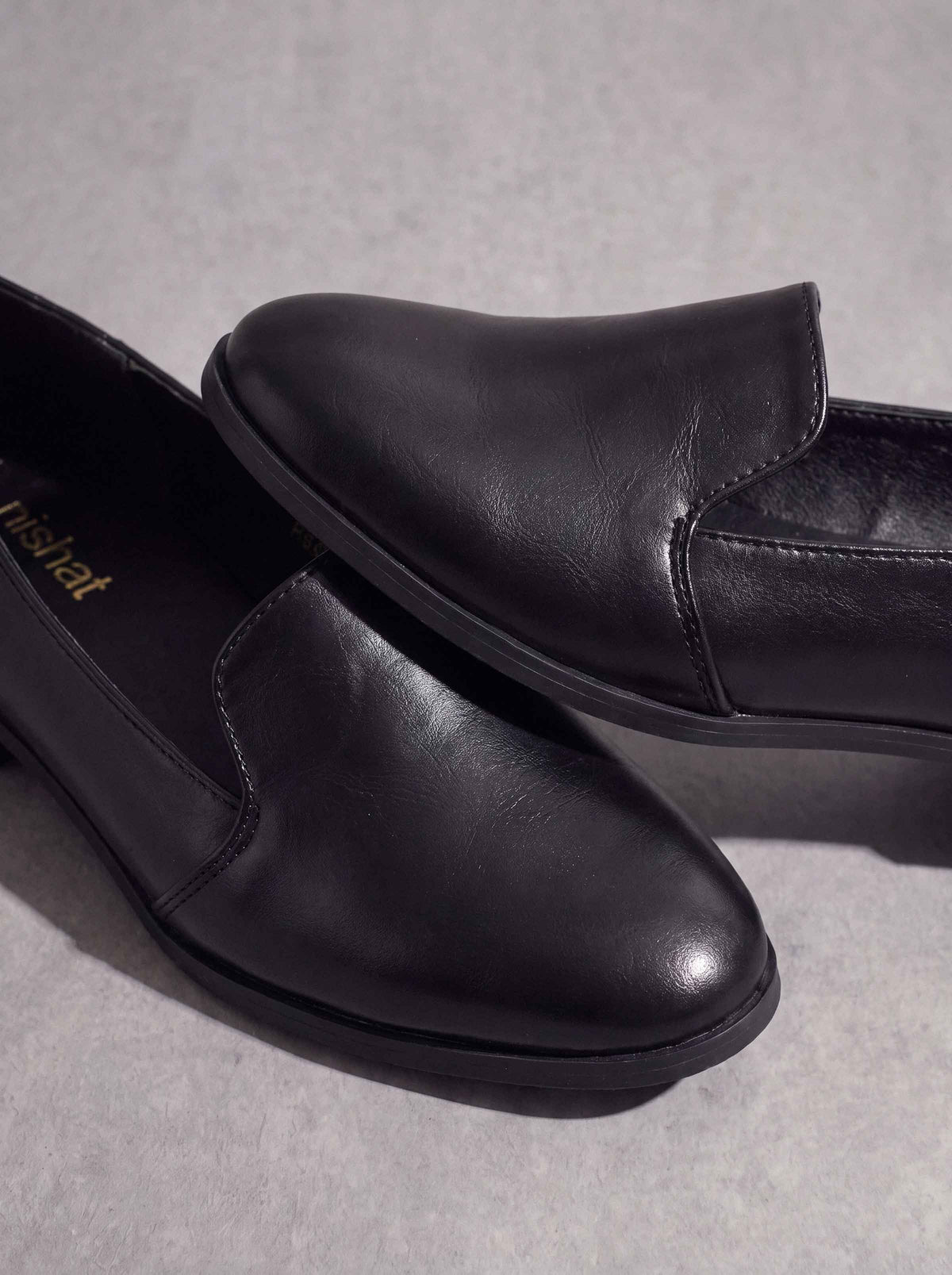 Black Pumps-1717612903