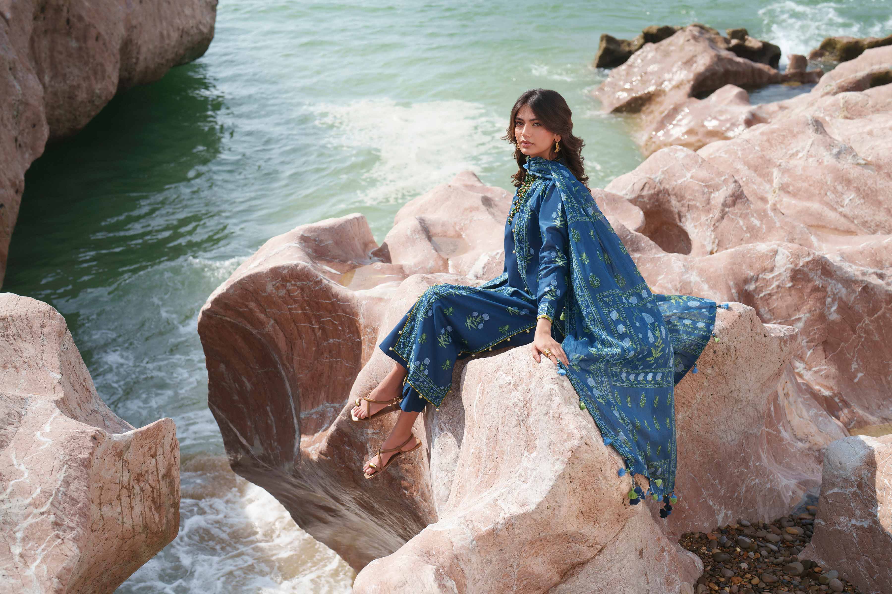 3 Piece - Printed Loose Fabric - 42602359 for Women - Freedom To Buy Collection | Nishat | Shop Online