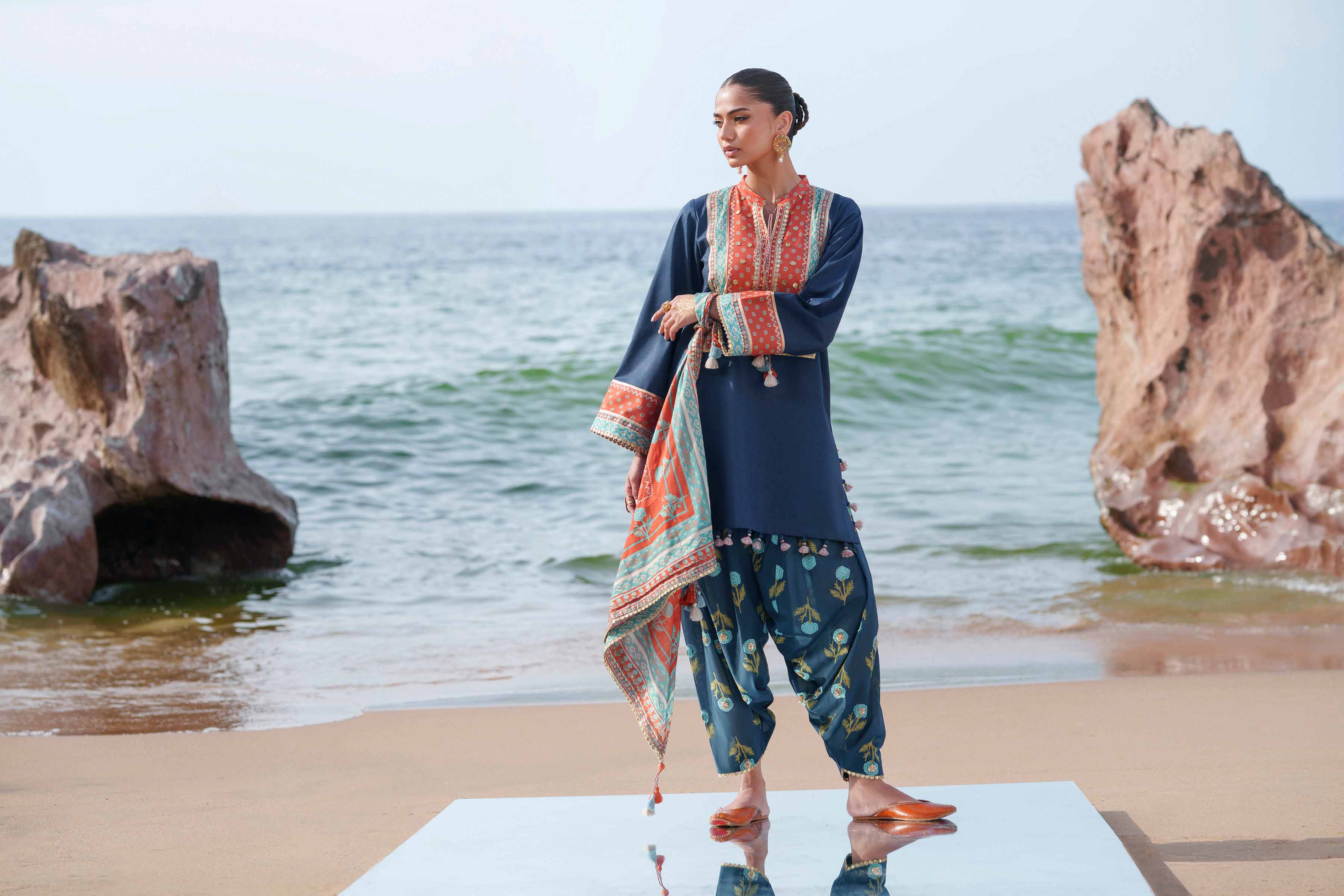 3 Piece - Printed Loose Fabric - 42602381 for Women - Freedom To Buy Collection | Nishat | Shop Online