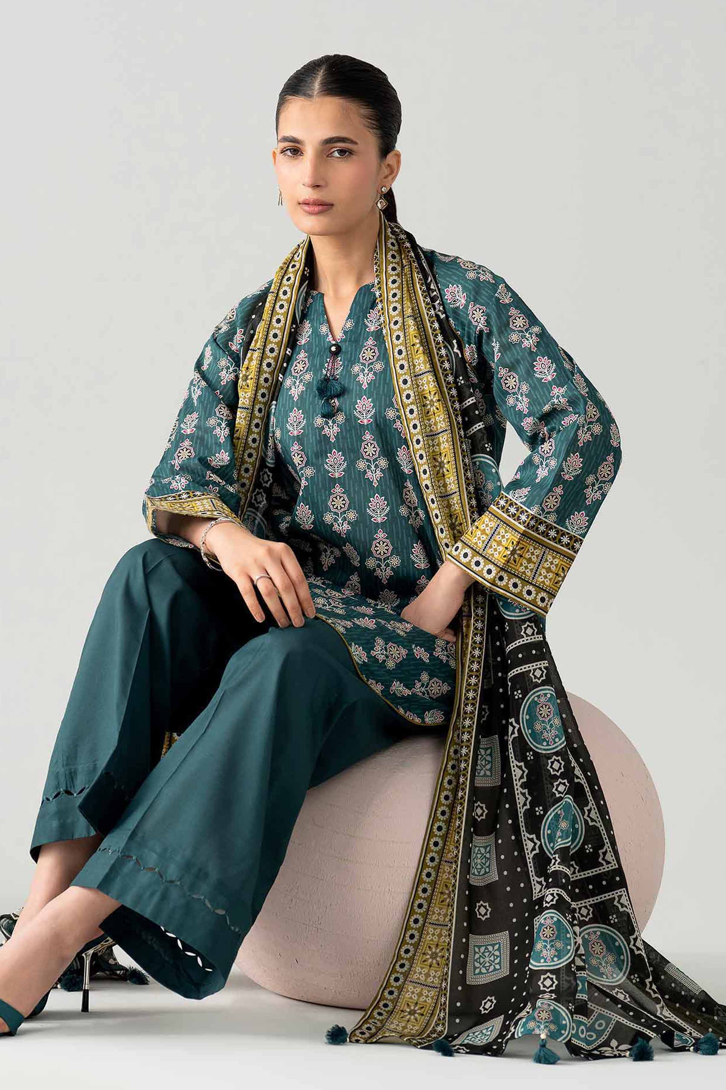 3 Piece - Printed Loose Fabric - 42602578 for Women - Freedom To Buy Collection | Nishat | Shop Online