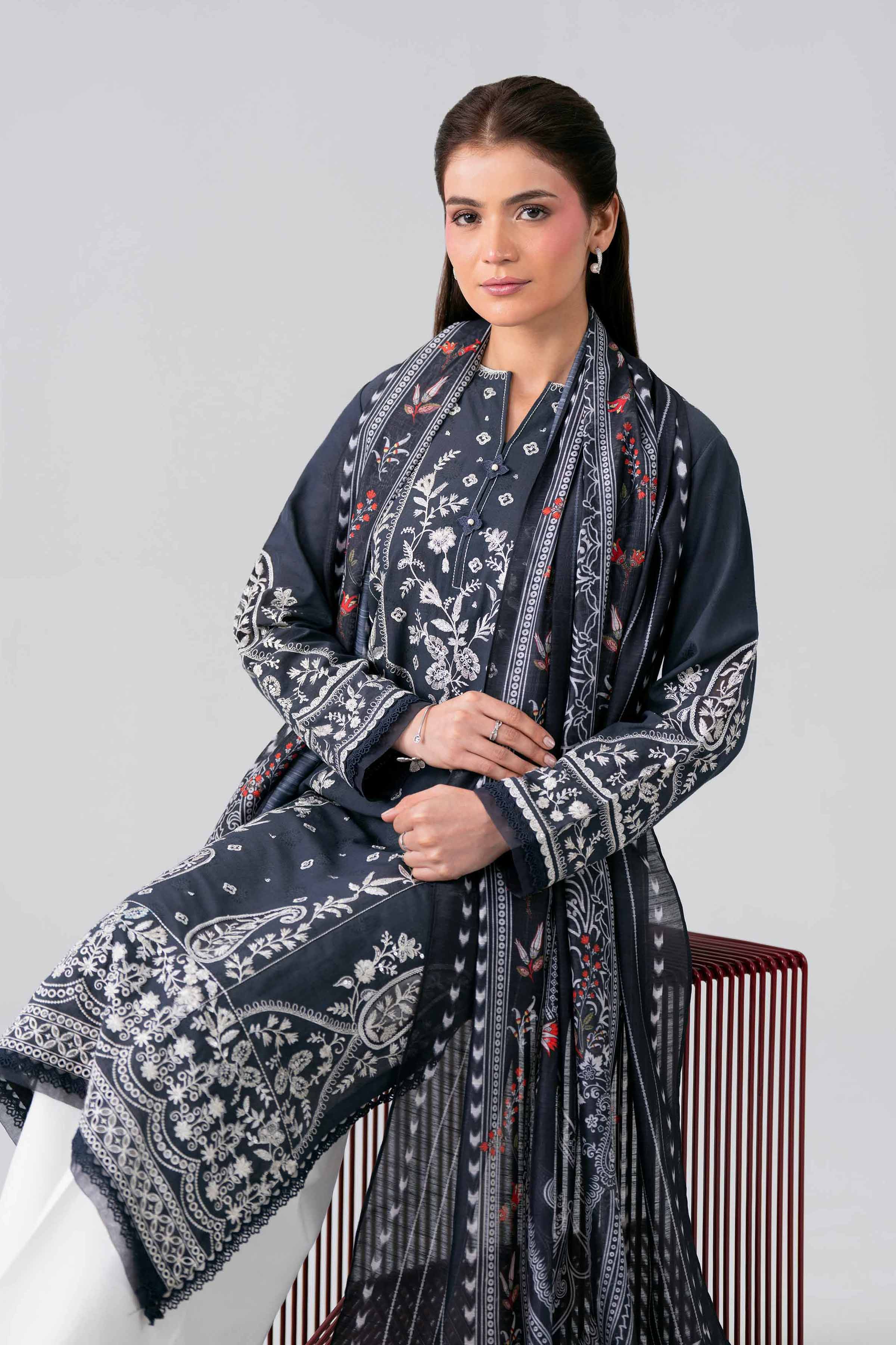 2 Piece - Embroidered Suit - PE26-132