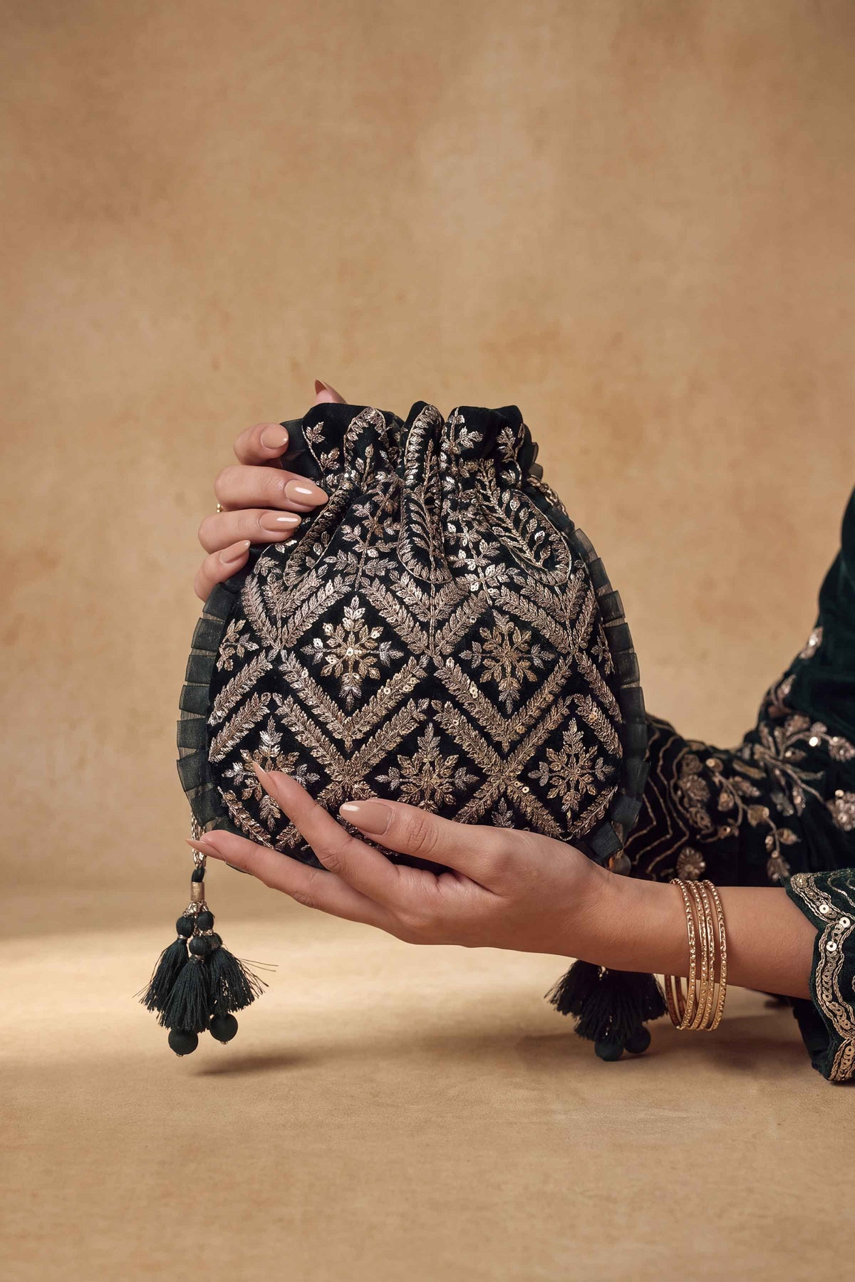 Embroidered Pouch - ST1PE-LUXE26WV1-8