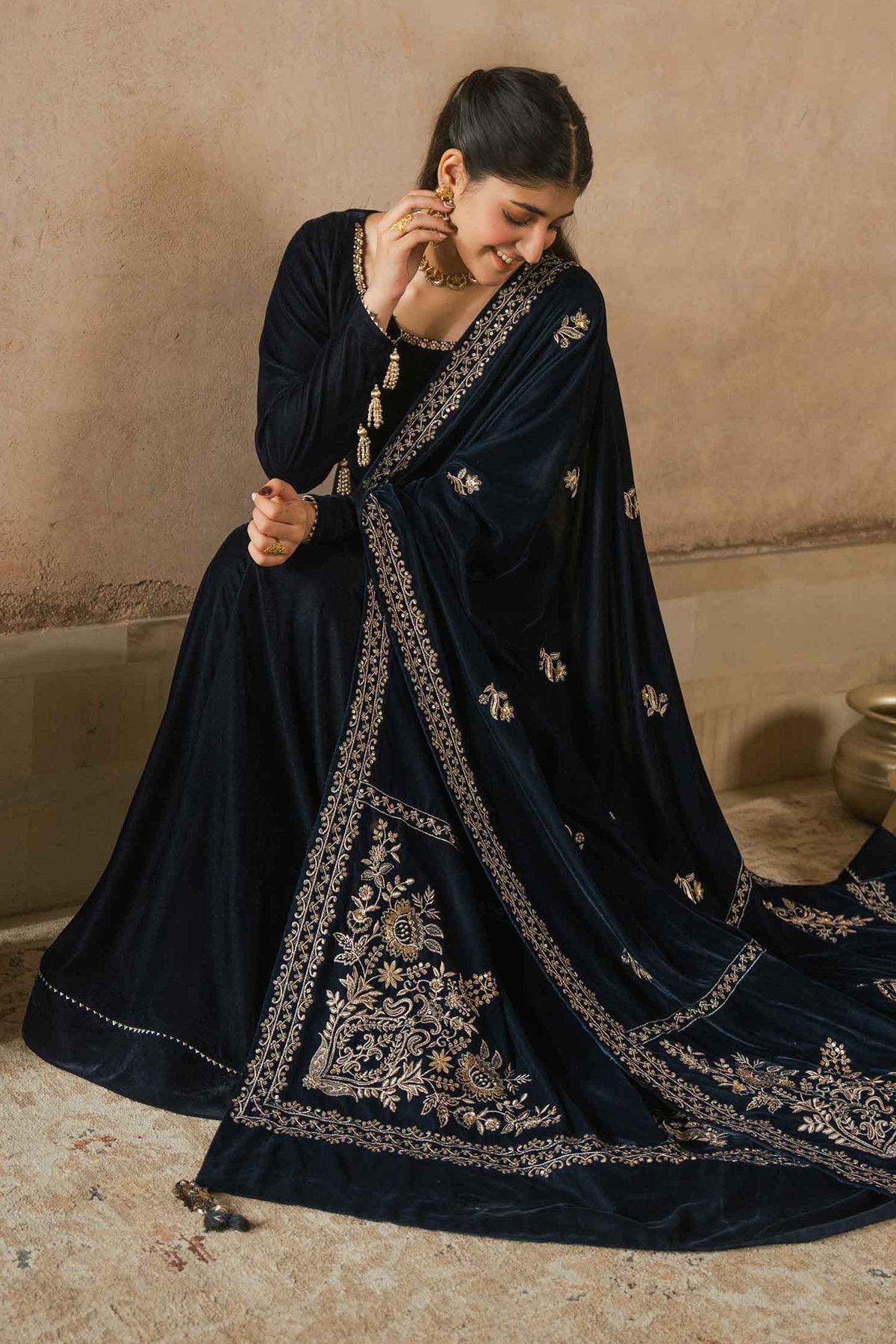 EMBROIDERED SHAWL - ST1SE-LUXE26WV1-8