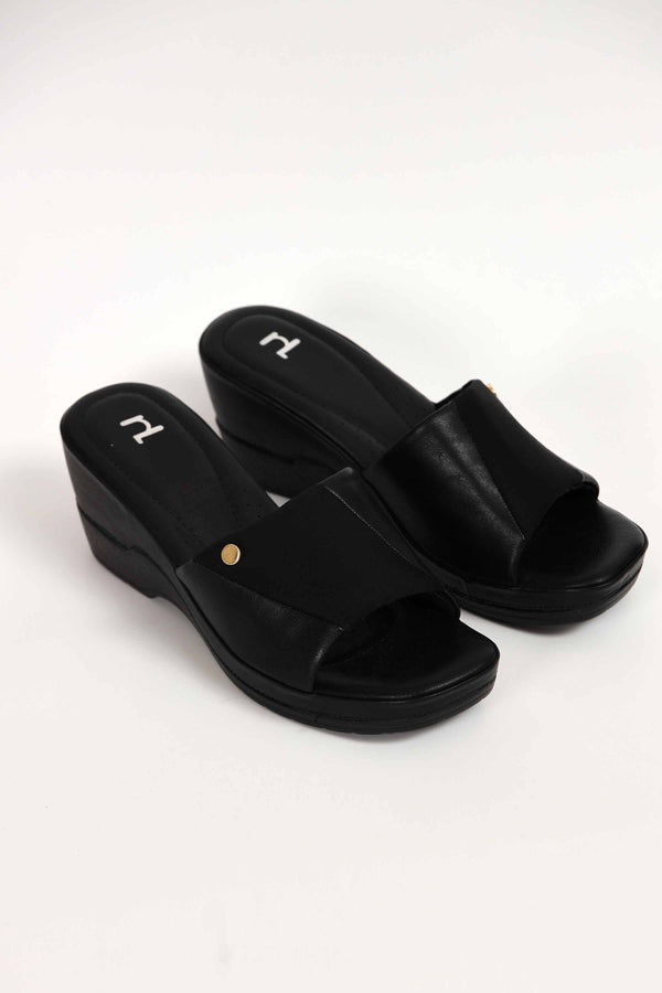 Women Black Chappal