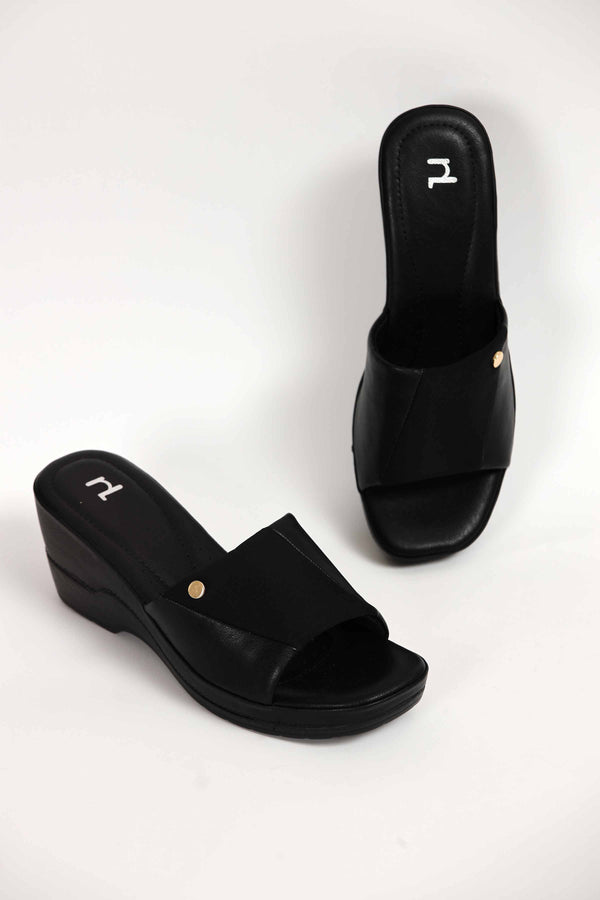 Women Black Chappal