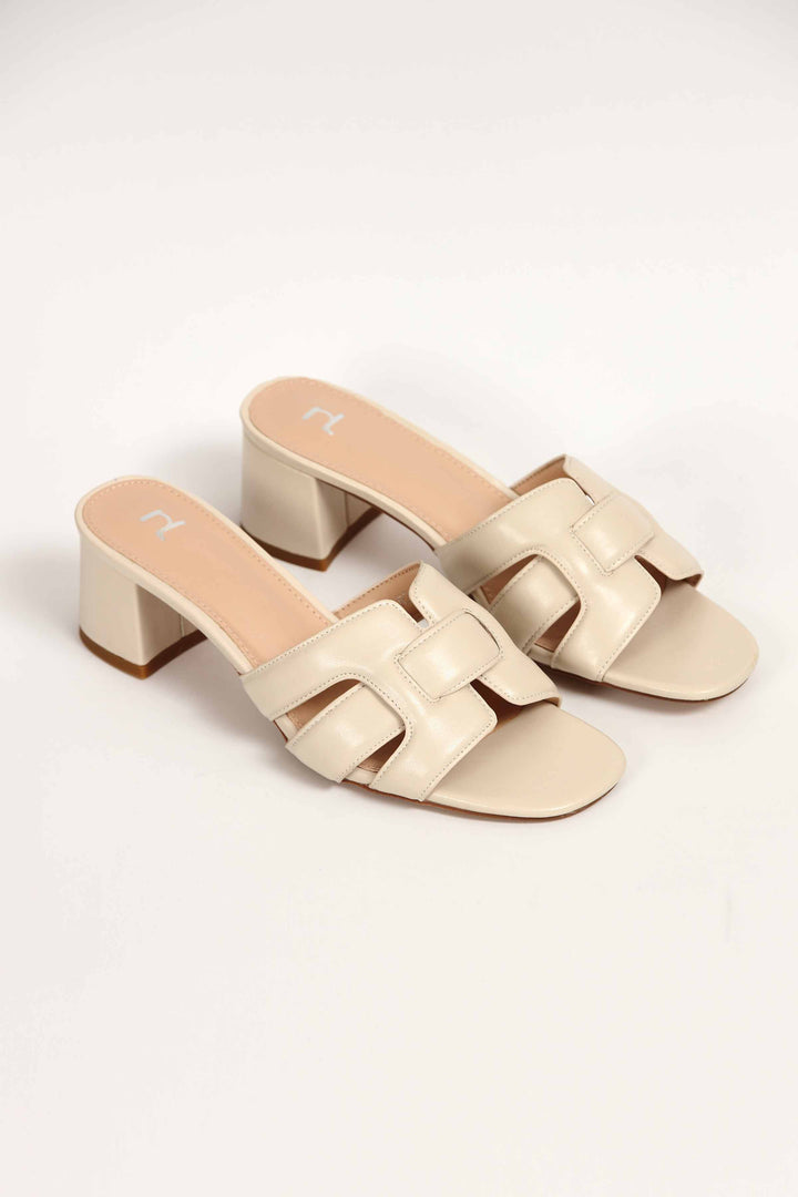 Women Off White Chappal