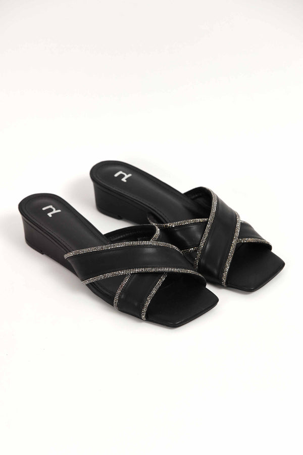 Women Black Chappal