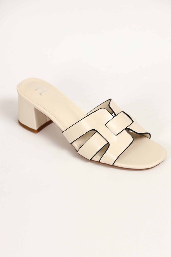 Women Off White Chappal