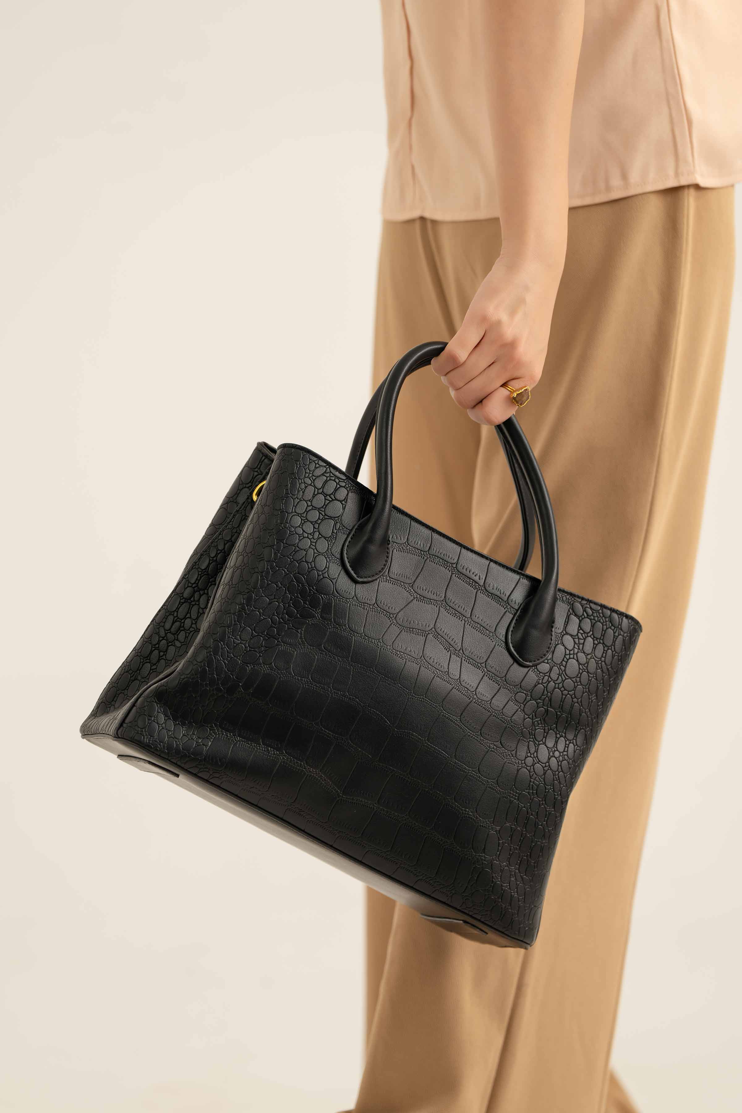 Black Shoulder Bag-440942103 for Women - Fashion Collection | Nishat | Shop Online