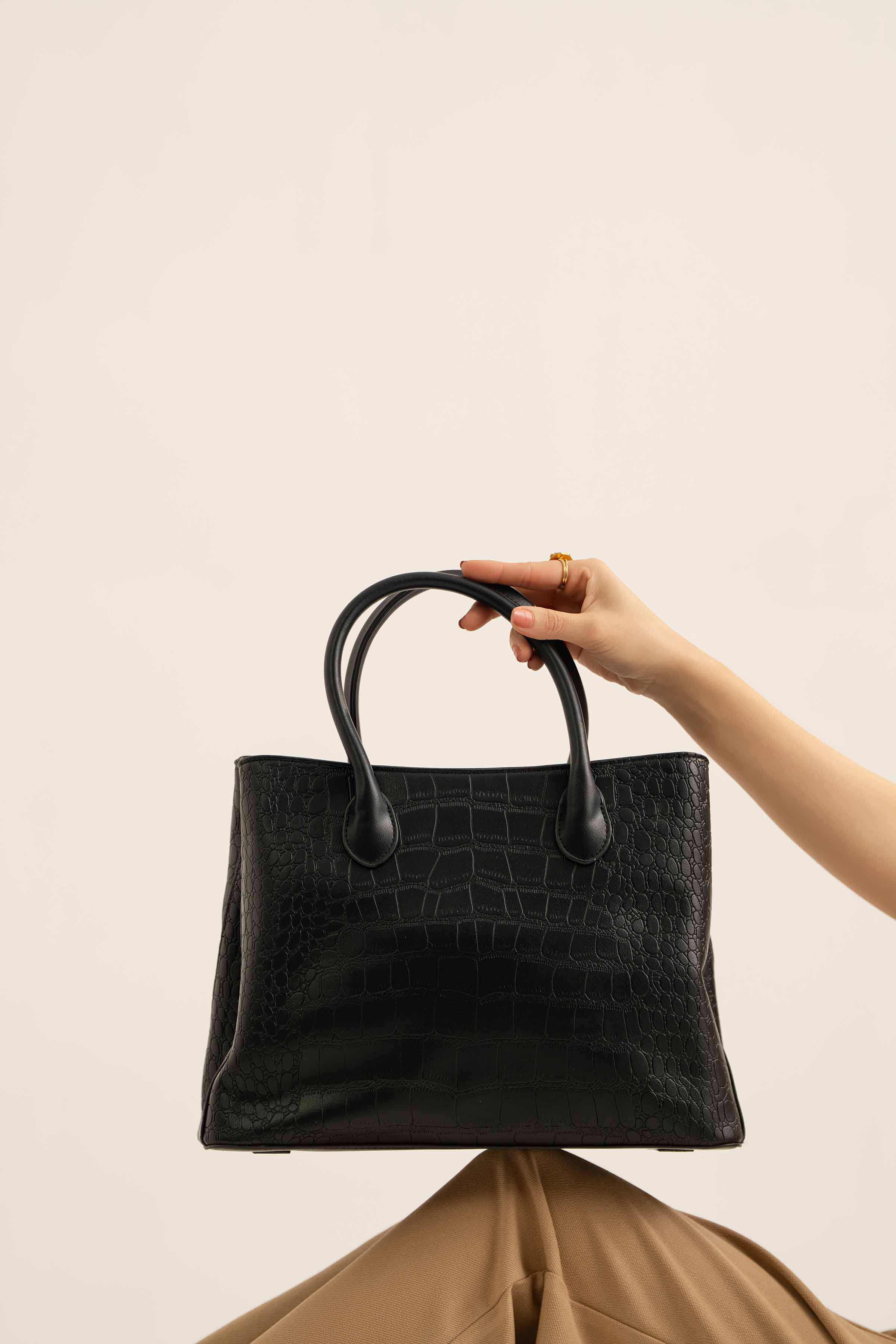 Black Shoulder Bag-440942103 for Women - Fashion Collection | Nishat | Shop Online