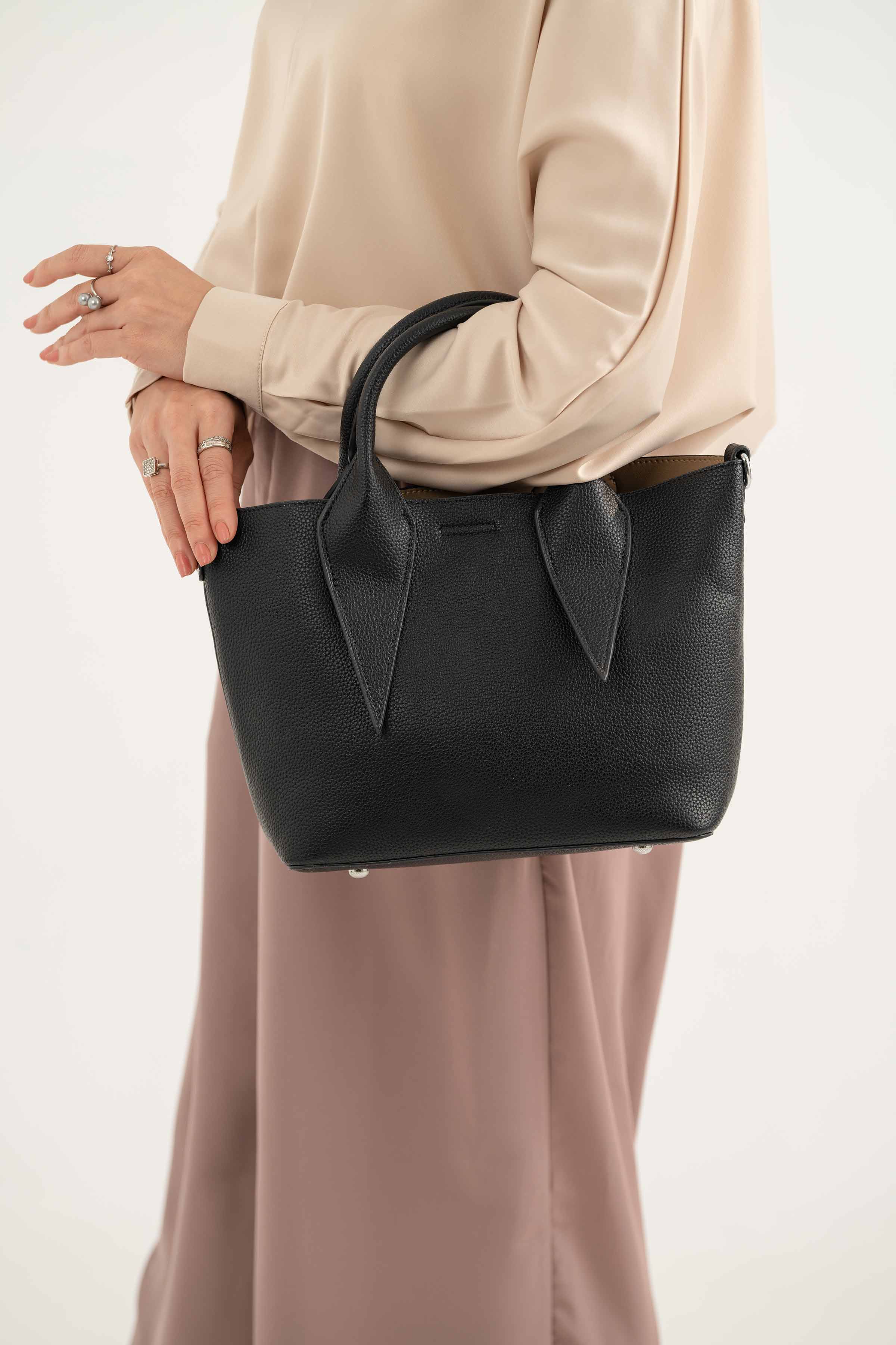 Black Shoulder Bag-440972103 for Women - Fashion Collection | Nishat | Shop Online