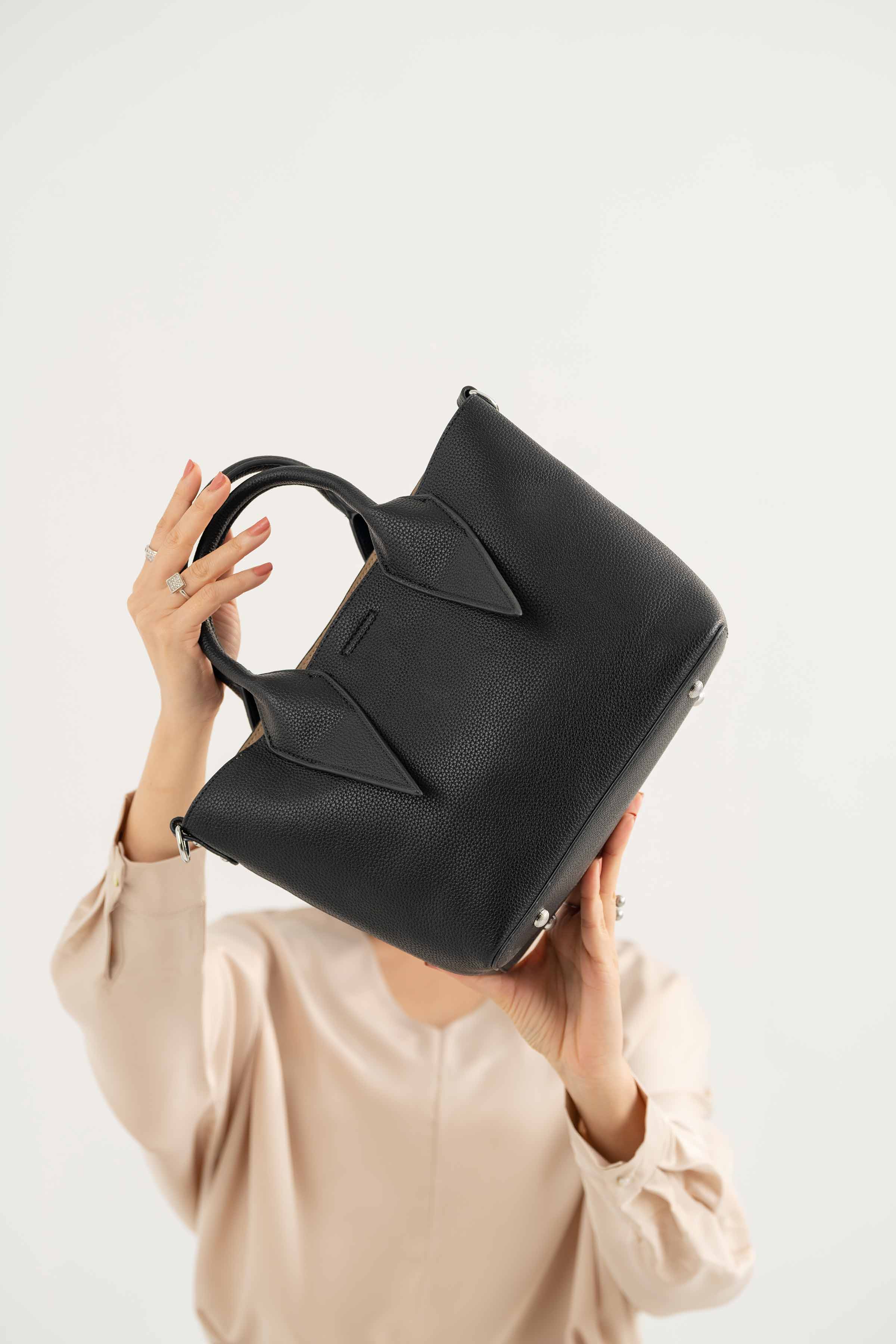 Black Shoulder Bag-440972103 for Women - Fashion Collection | Nishat | Shop Online