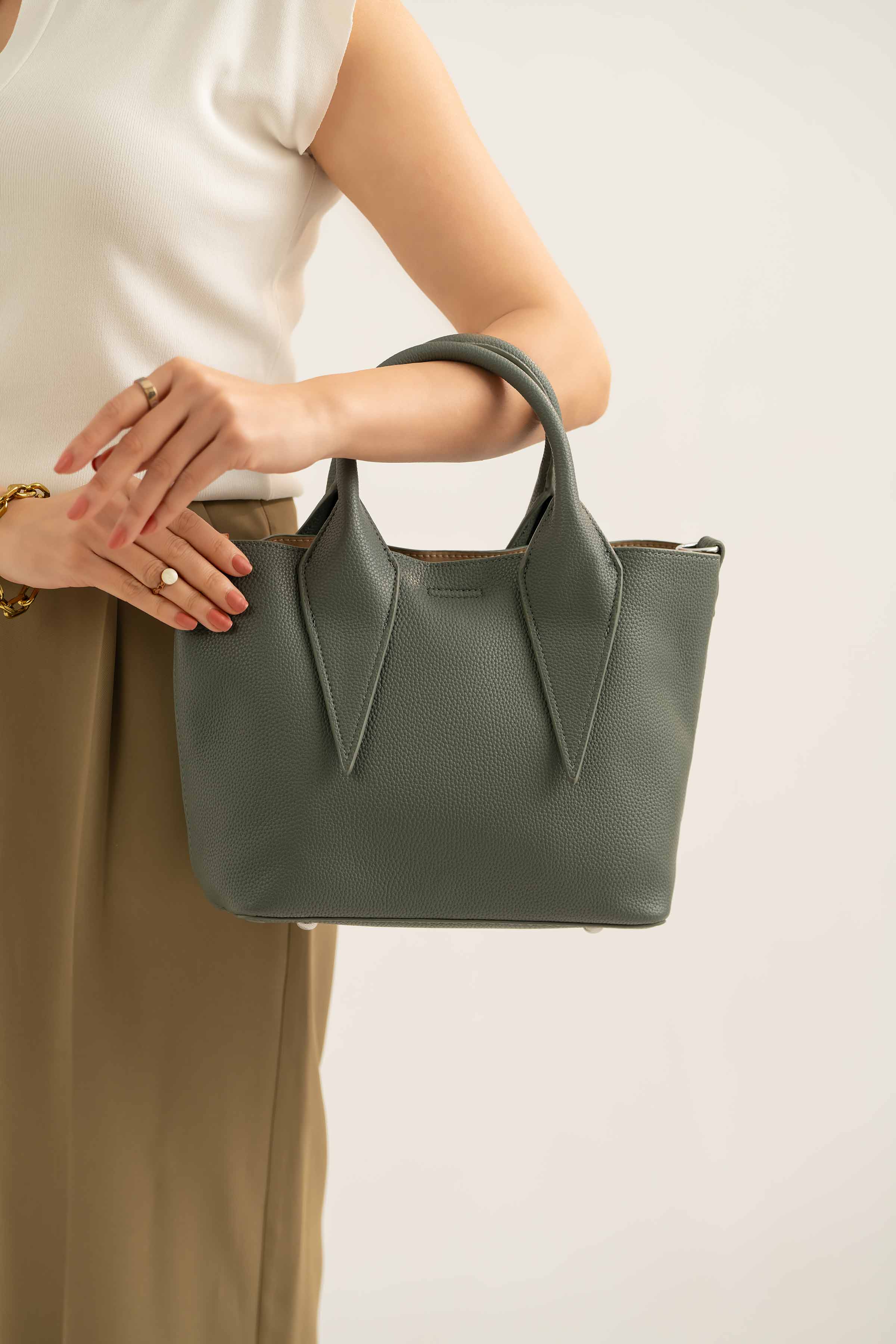 Green Shoulder Bag-440972104 for Women - Fashion Collection | Nishat | Shop Online