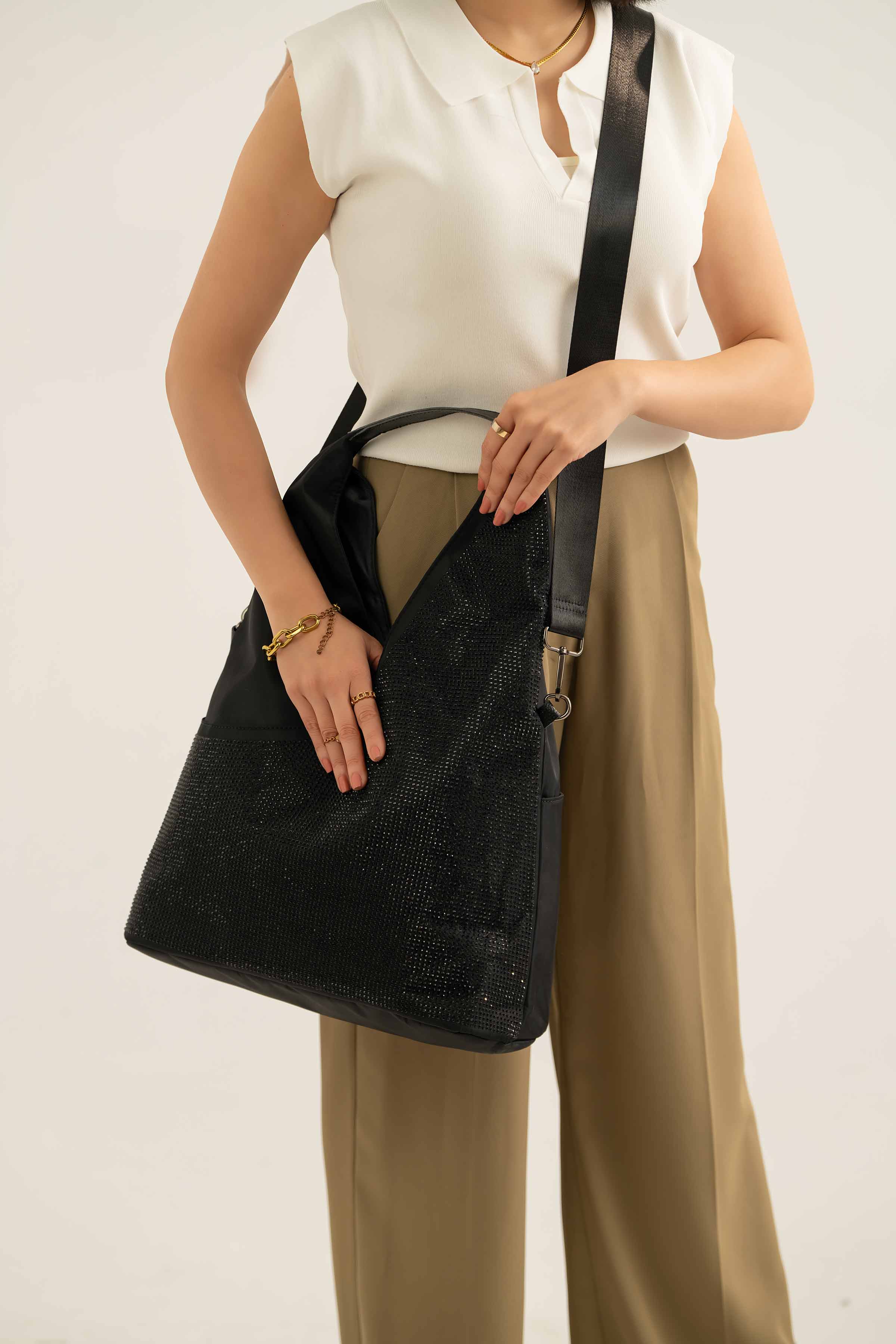 Black Hand Bag-441202103 for Women - Fashion Collection | Nishat | Shop Online