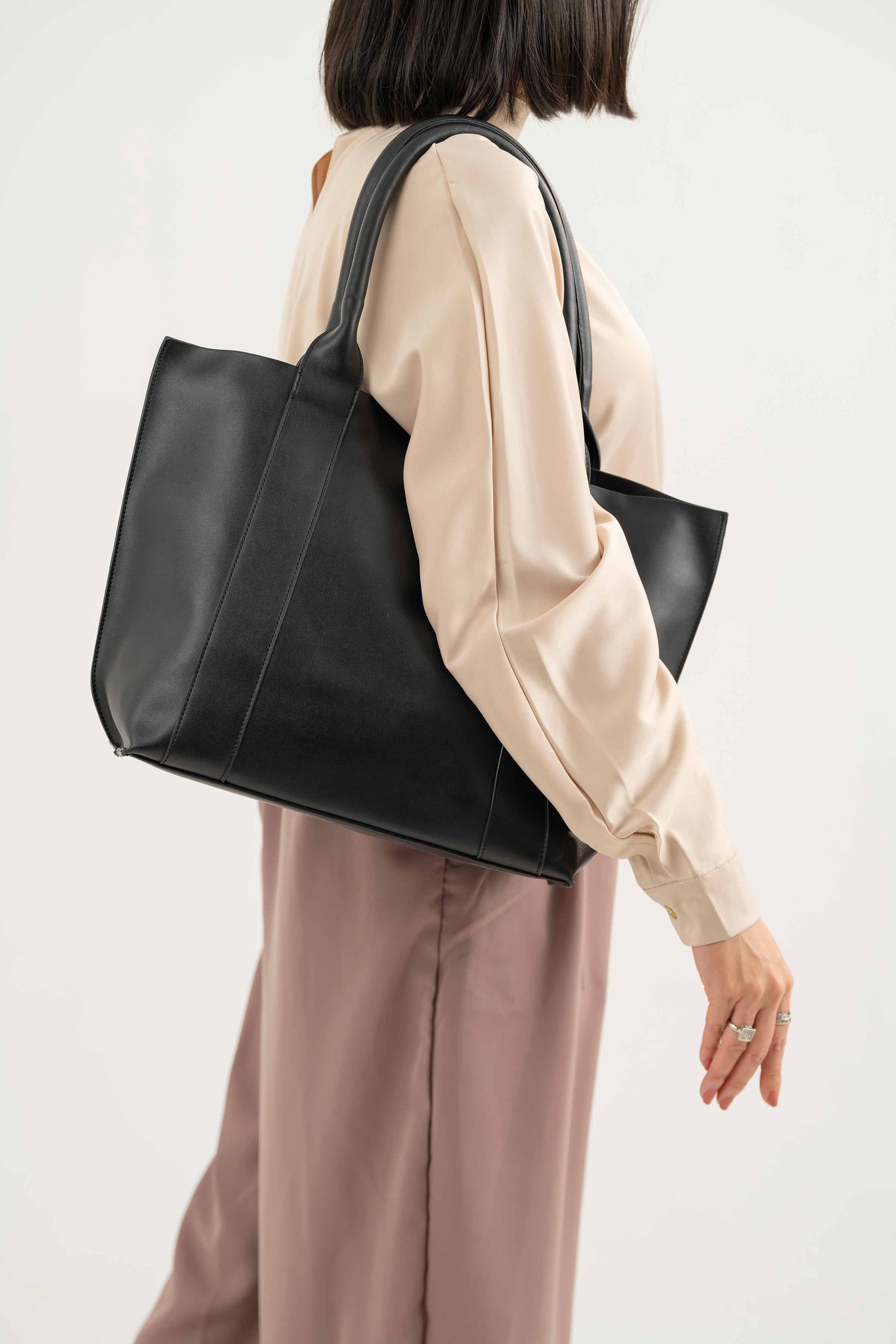 Black Hand Bag-441212103 for Women - Fashion Collection | Nishat | Shop Online