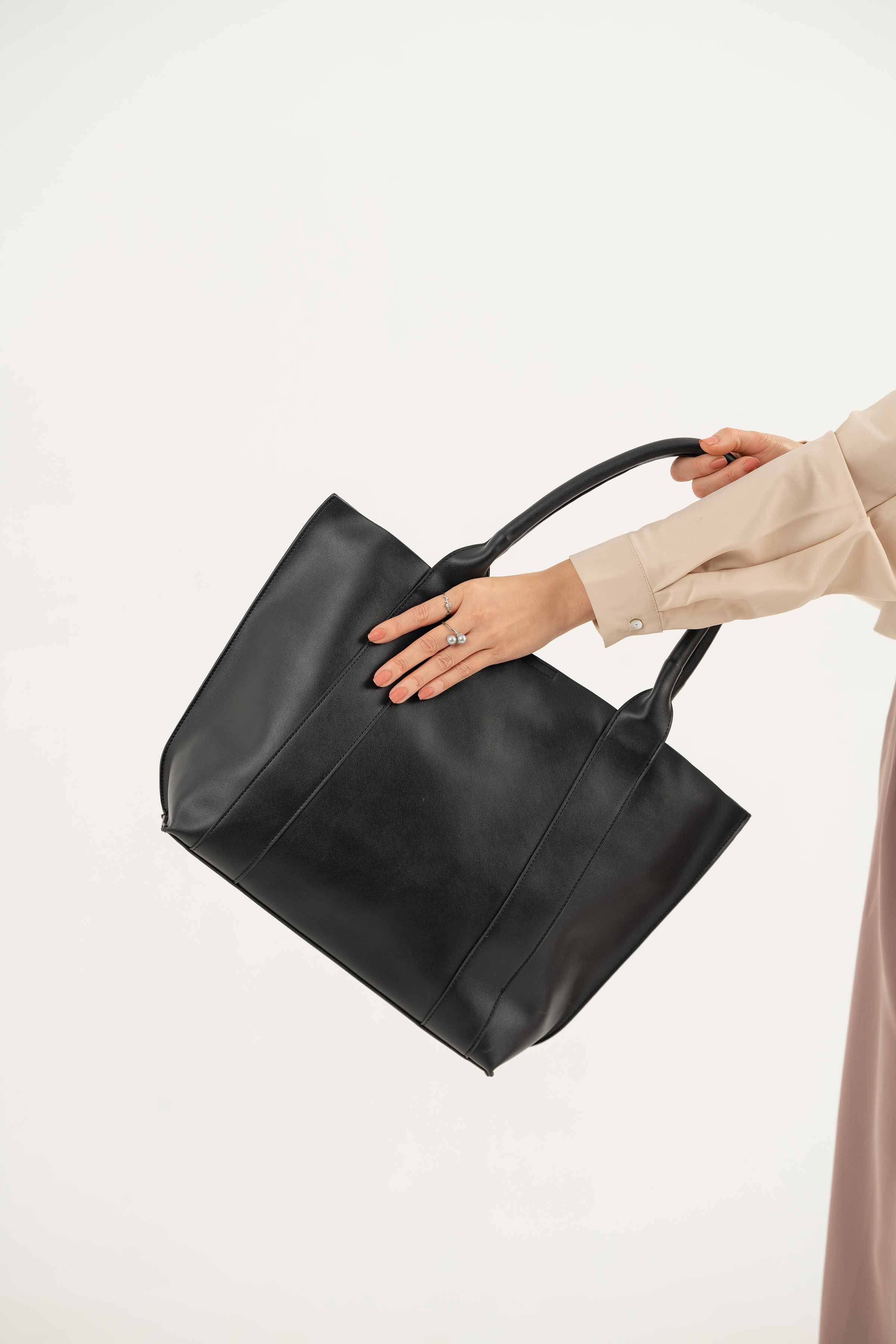 Black Hand Bag-441212103 for Women - Fashion Collection | Nishat | Shop Online