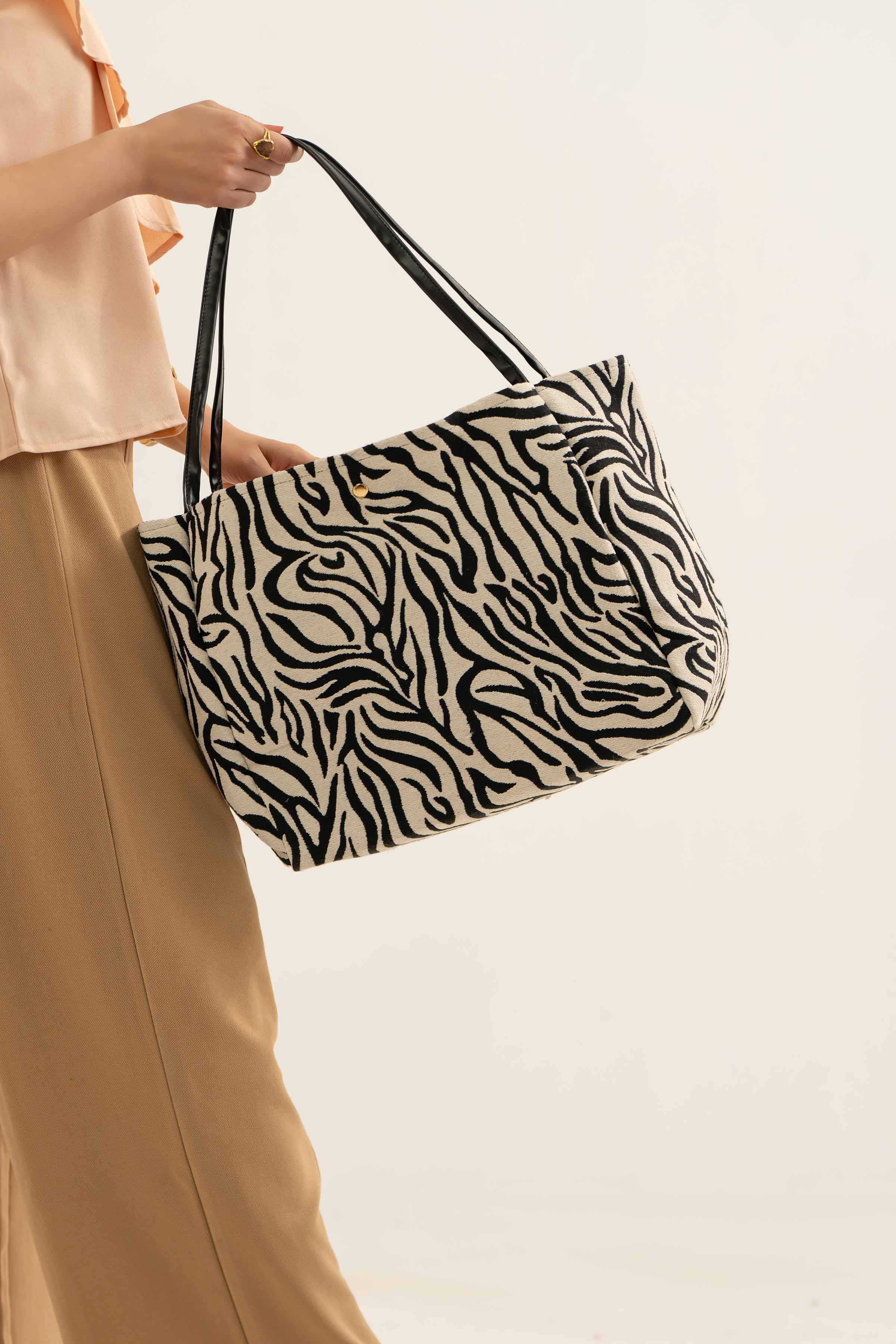 Zebra Hand Bag-441222112 for Women - Fashion Collection | Nishat | Shop Online