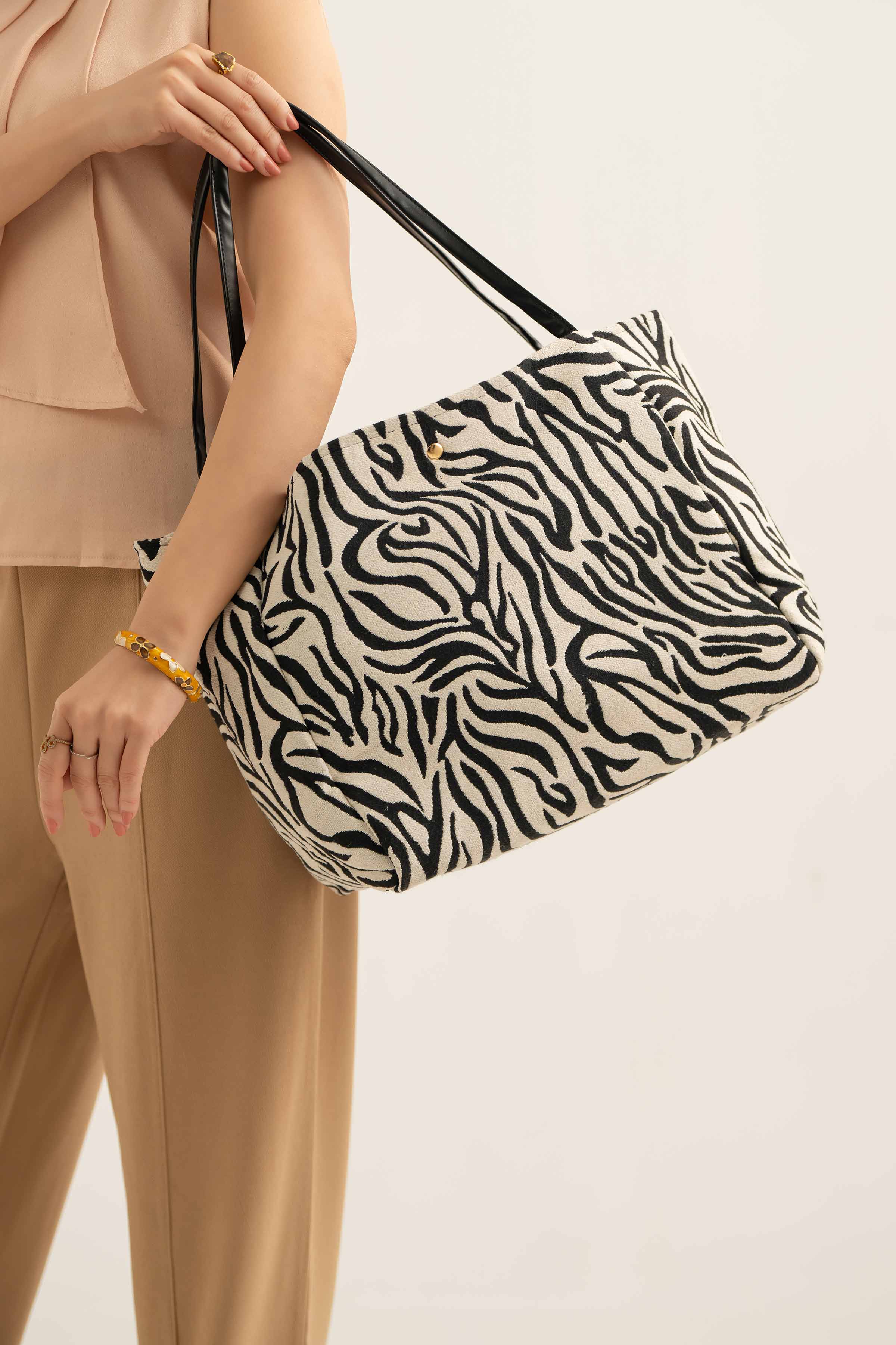 Zebra Hand Bag-441222112 for Women - Fashion Collection | Nishat | Shop Online